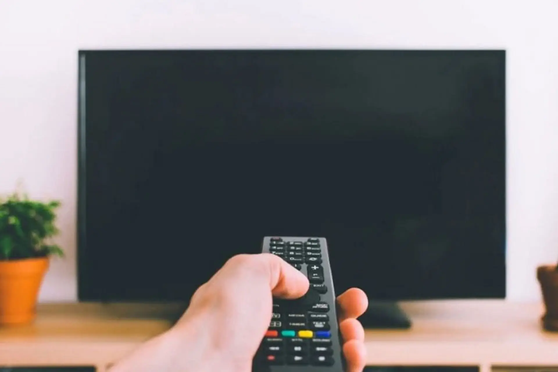 Tìm hiểu nguyên nhân màn hình tivi Samsung bị tối đen và cách khắc phục sự cố