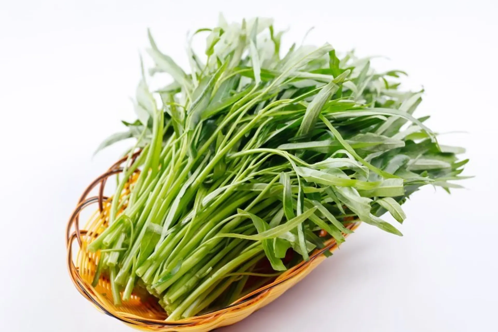 Hướng dẫn cách nhặt rau muống đúng, đơn giản và giữ nguyên được độ tươi ngon 