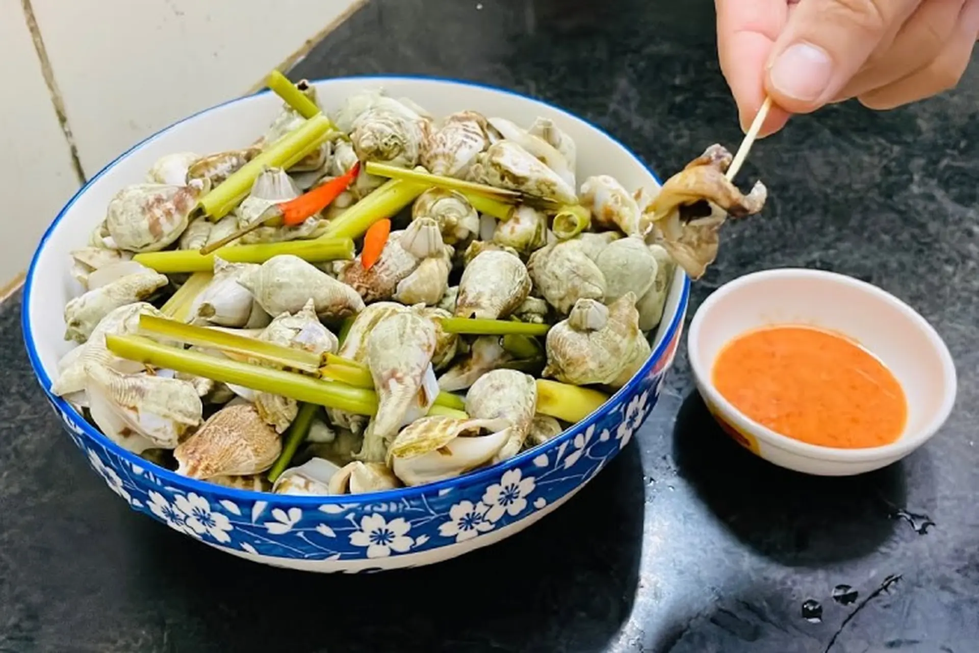 Mơ Thấy Ăn Ốc Luộc Có Ý Nghĩa Gì? Giải Mã Giấc Mơ Thú Vị Này