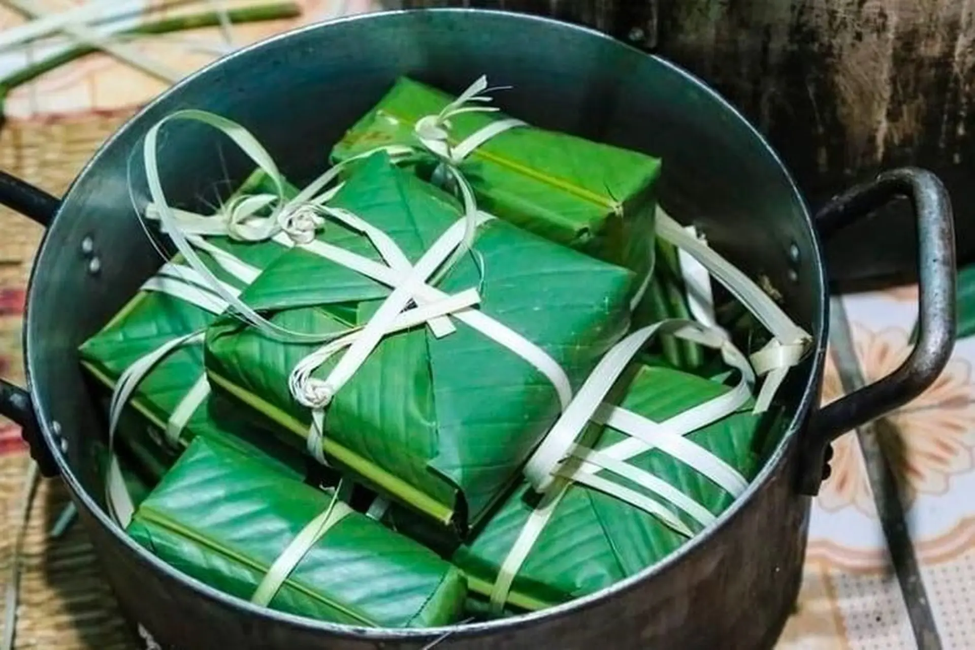 Cách luộc bánh chưng lá vẫn xanh tự nhiên, bên trong chín mềm, thơm ngon chuẩn vị