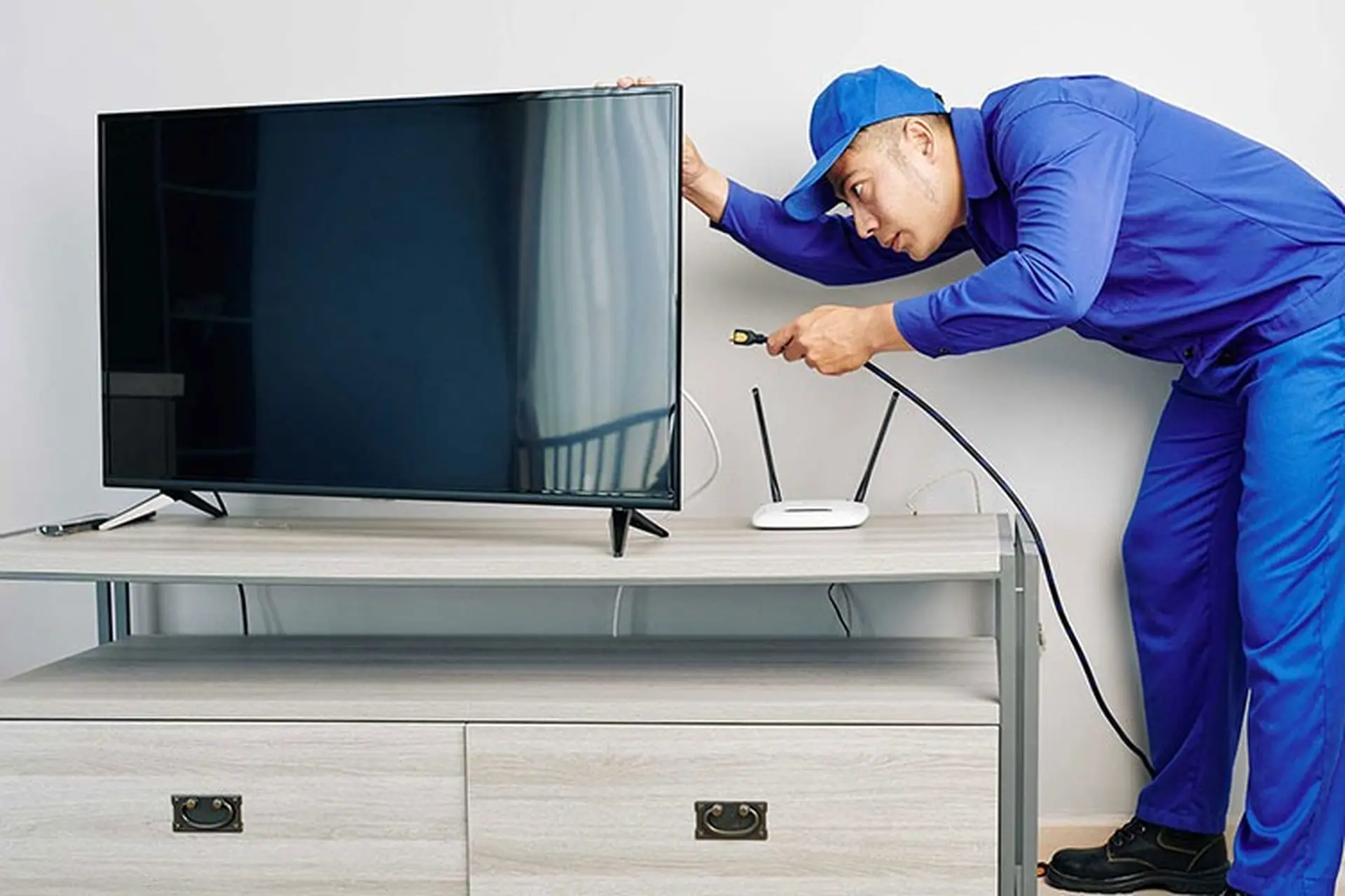 Tivi bị sọc ngang màn hình có sửa được không? 6 nguyên nhân và cách khắc phục hiệu quả nhất