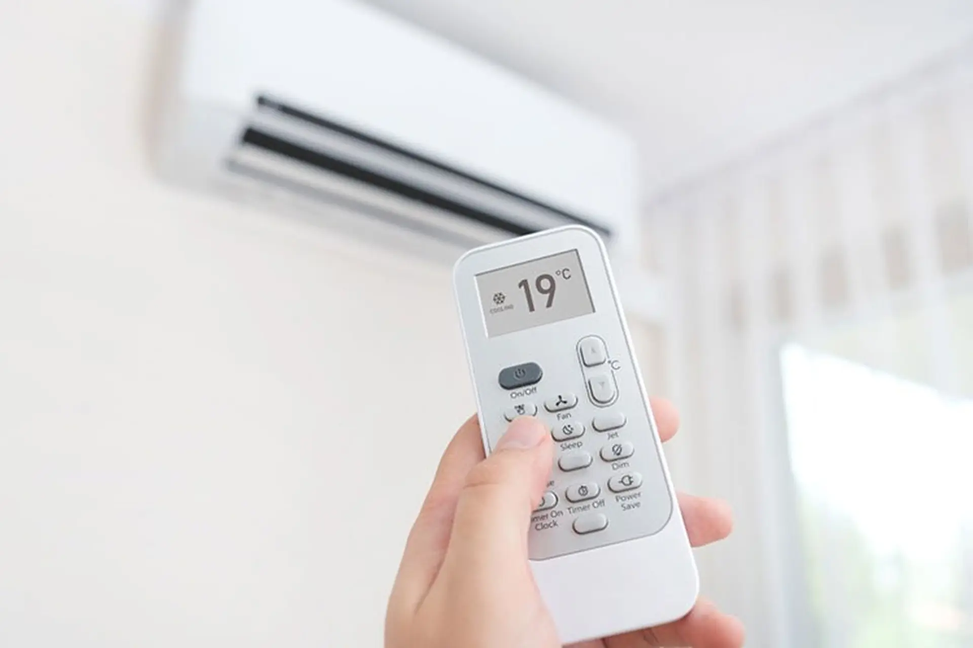 Tần số máy lạnh Toshiba là bao nhiêu? Hướng dẫn các bước dò mã tần số cho điều khiển đa năng