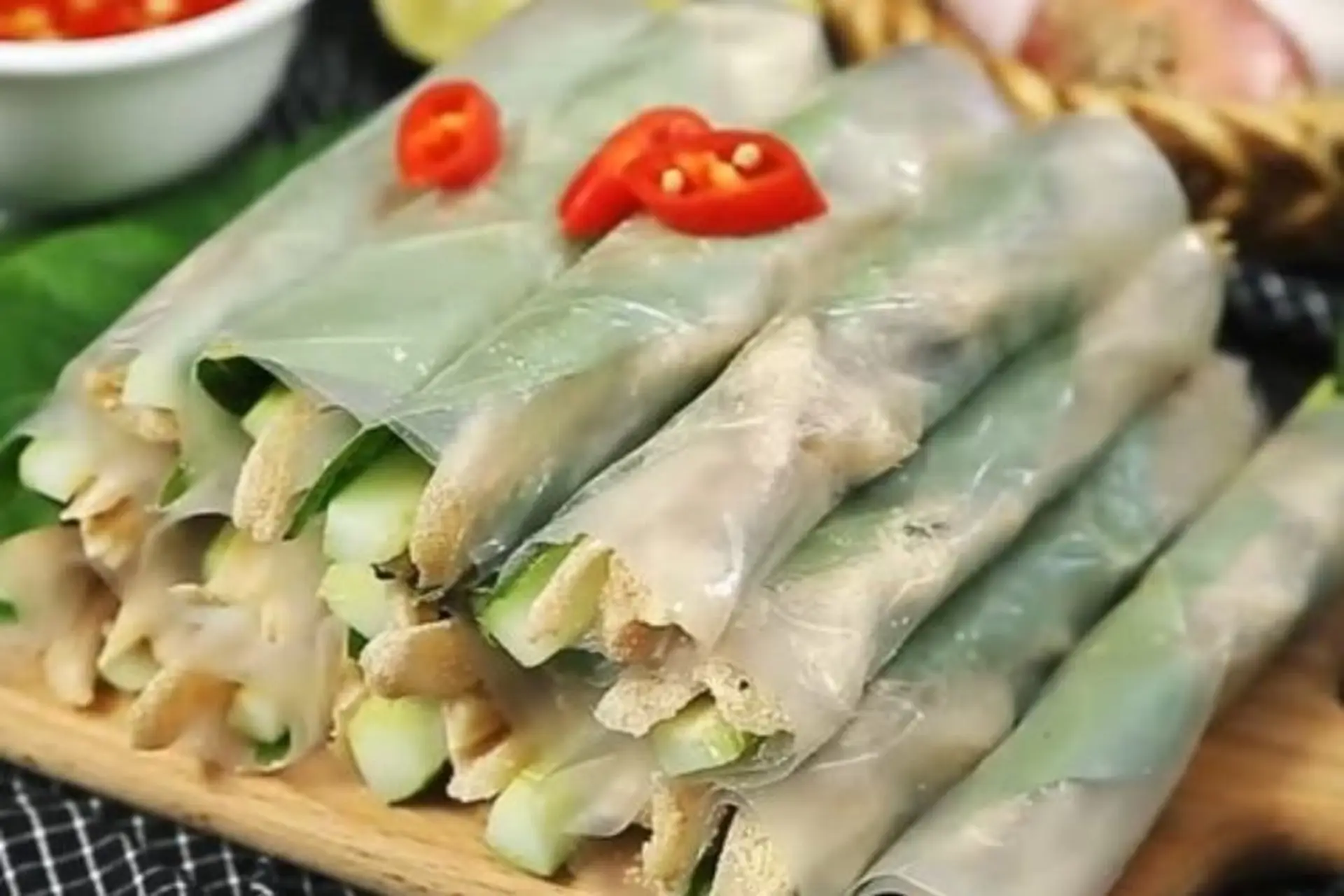 Công thức làm tai heo cuốn bánh tráng dành cho các chị em, đảm bảo ghi điểm trong mắt mọi người