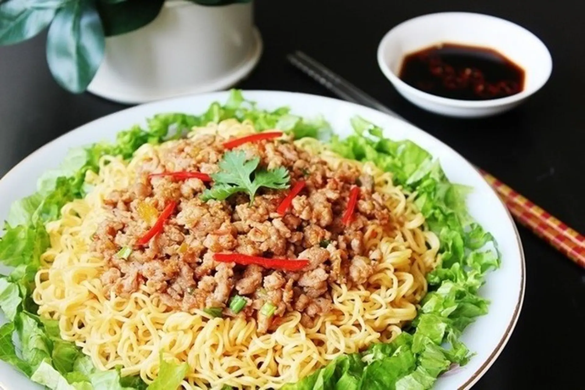 Bí quyết nấu mì xào thịt bằm cho bữa sáng nhanh chóng, đơn giản ngay tại nhà