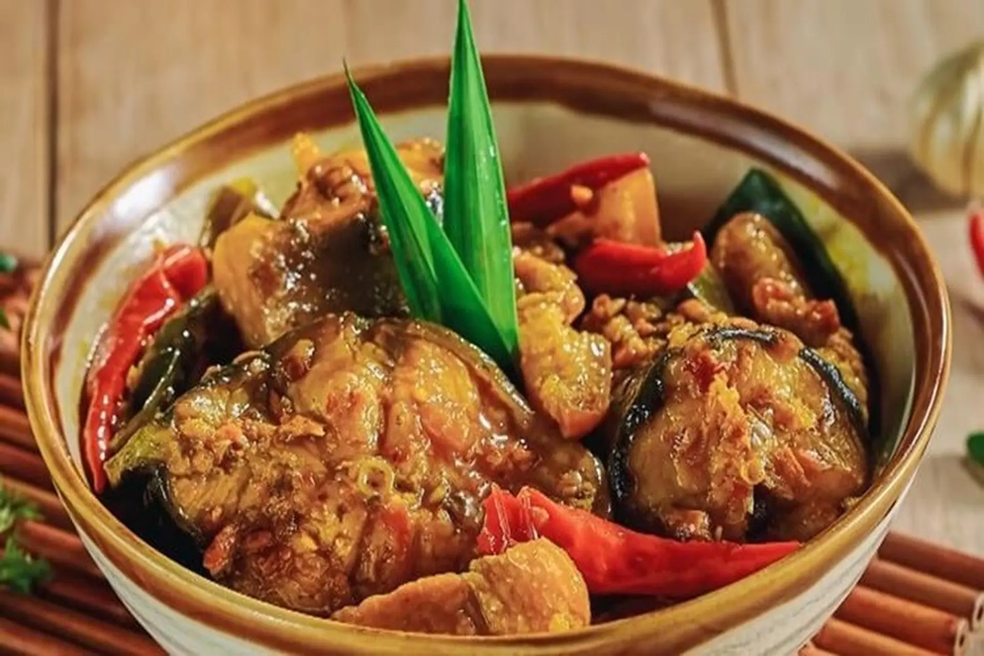 Bí quyết làm cá trê kho riềng đơn giản, không bị tanh, thơm ngon không thua ngoài hàng