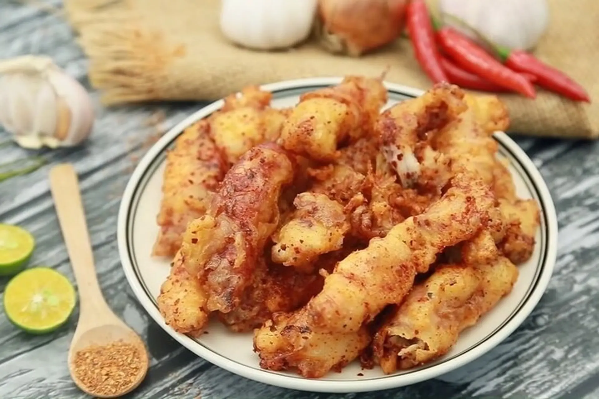Bật mí 2 cách chiên mực trứng sốt mật ong và xóc muối ớt giòn ngon, hấp dẫn, ít người biết