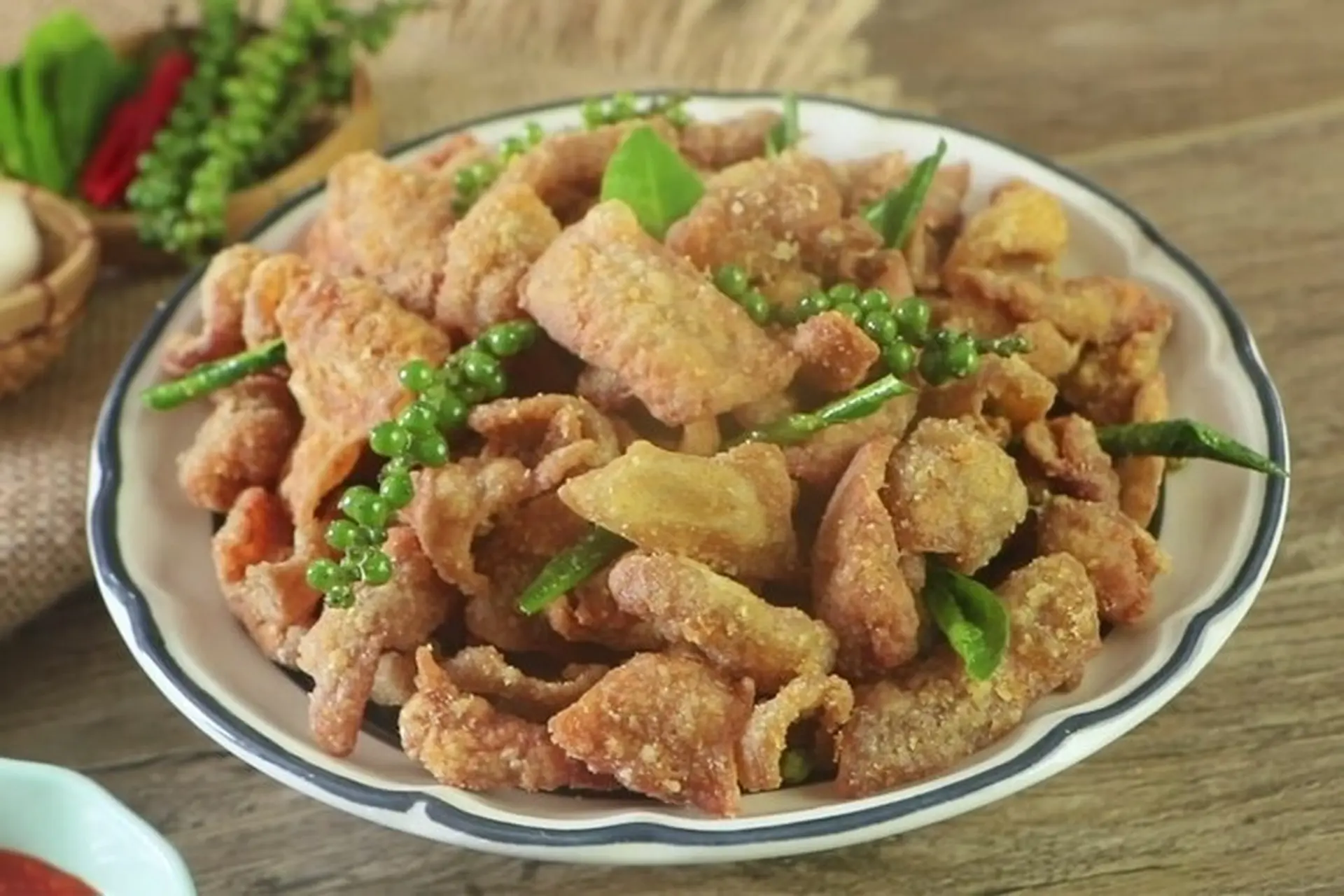 Chia sẻ 3 cách làm da gà chiên giòn, chiên nước mắm và sốt tỏi ớt giòn rụm, siêu ngon