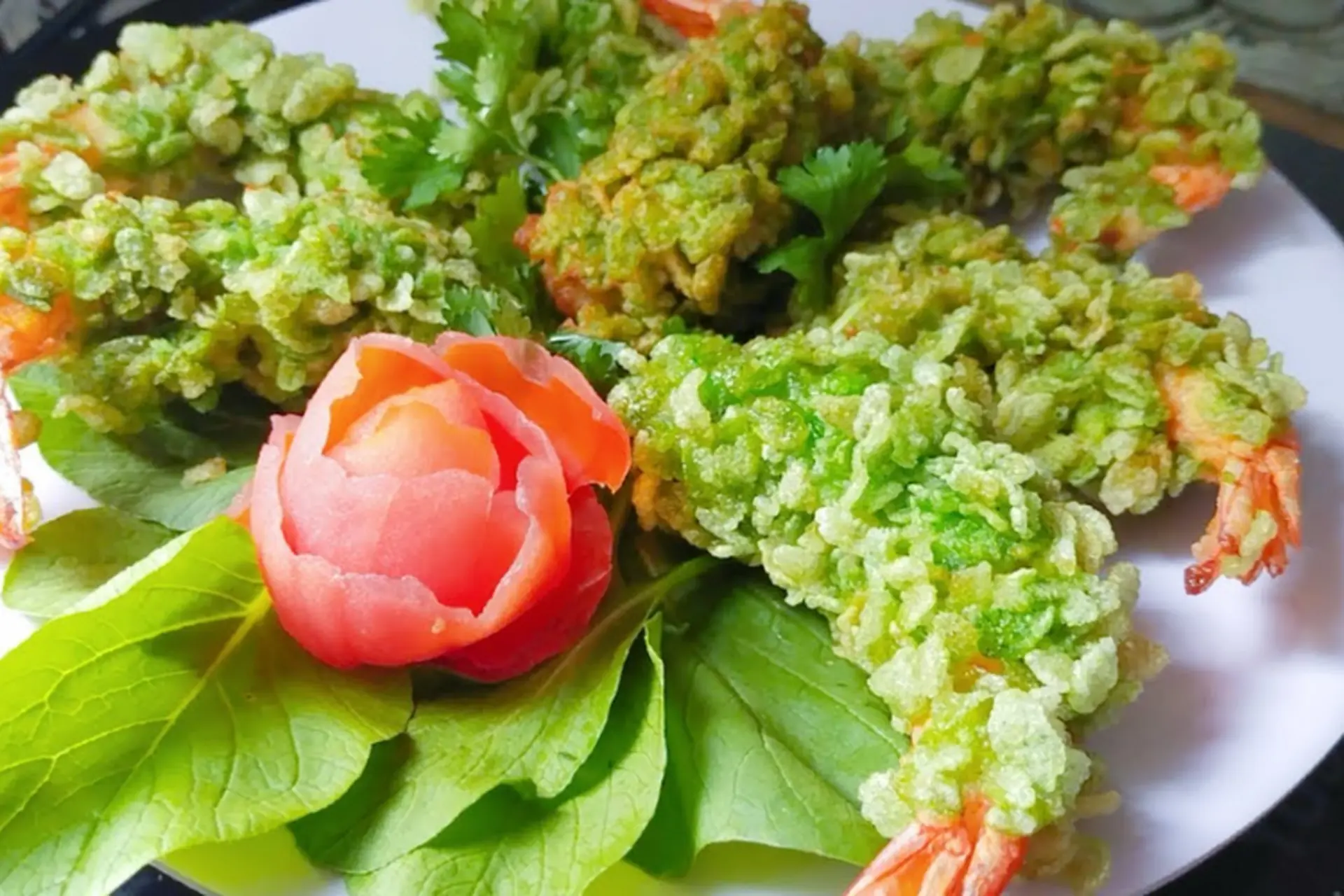 Cách làm tôm chiên cốm vỏ giòn, hấp dẫn phù hợp với khẩu vị của nhiều người, ai ăn cũng tấm tắc khen ngon