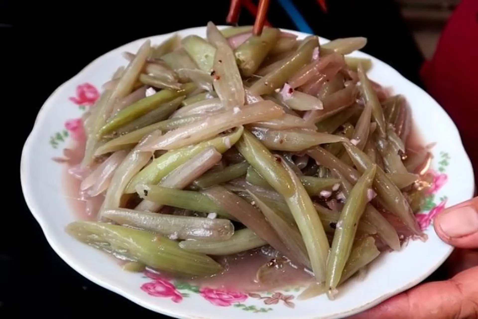 Cách làm bông súng xào tỏi và các món ngon từ bông súng có thể bạn chưa biết