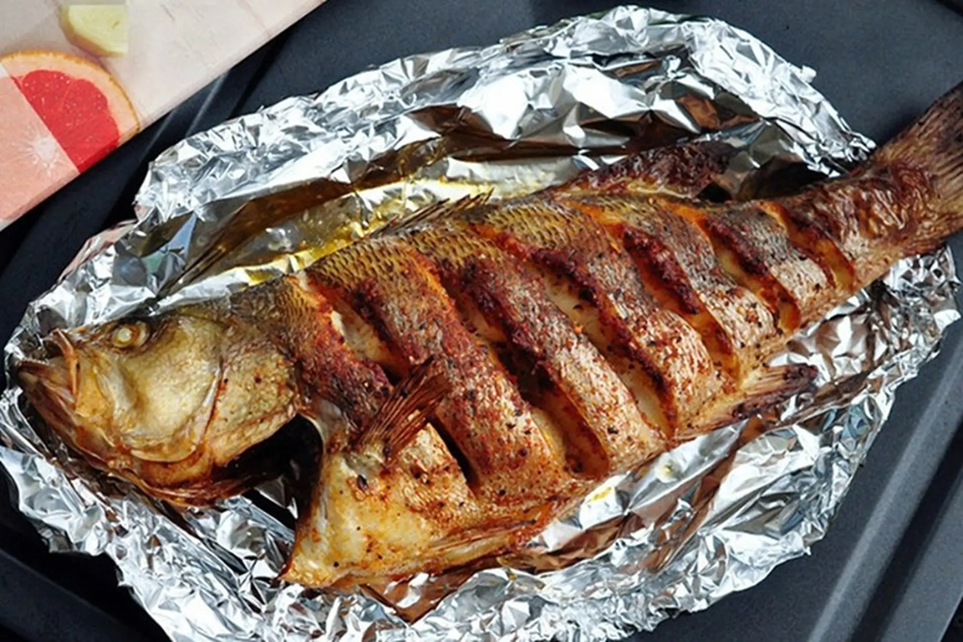 Cách làm cá nướng muối ớt bằng nồi chiên không dầu phủ giấy bạc thơm ngon, hấp dẫn thiết đãi gia đình, bạn bè 