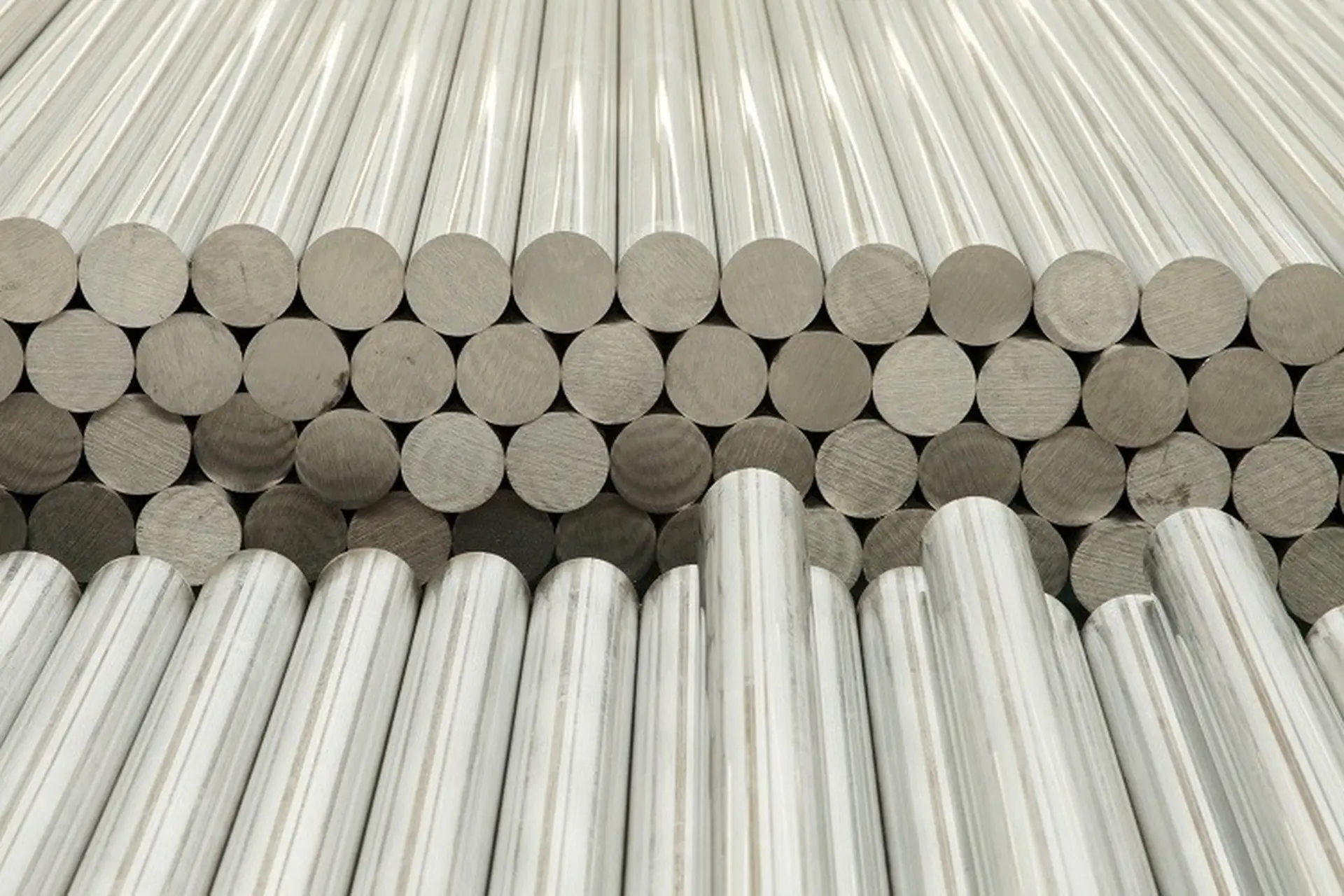 Tổng quan về thép 904L. So sánh thép 904L và thép 316L, giữa hai siêu phẩm thép, loại nào đỉnh hơn?