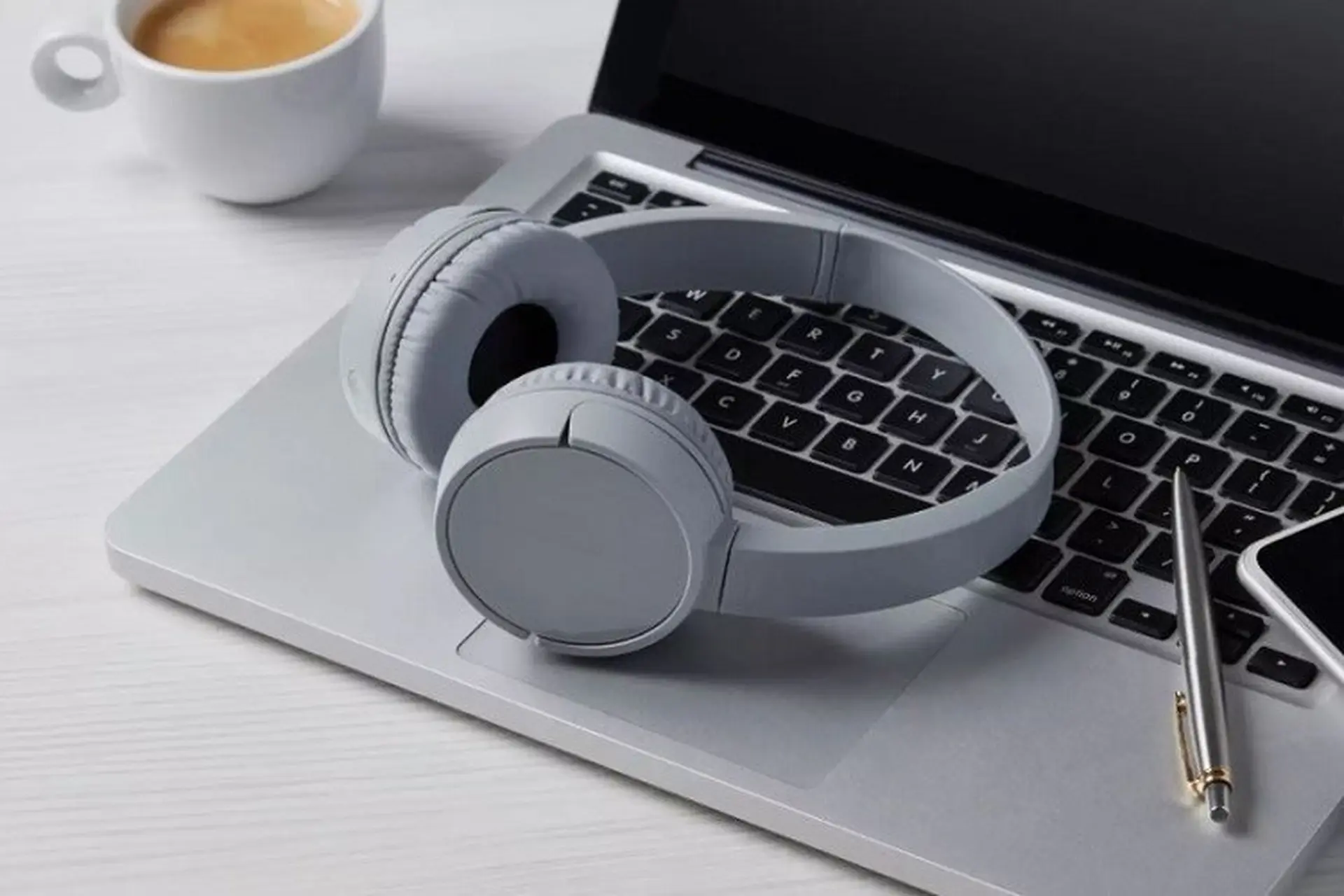 Hướng dẫn cách kết nối tai nghe với máy tính, tha hồ xem phim nghe nhạc cực "đã"