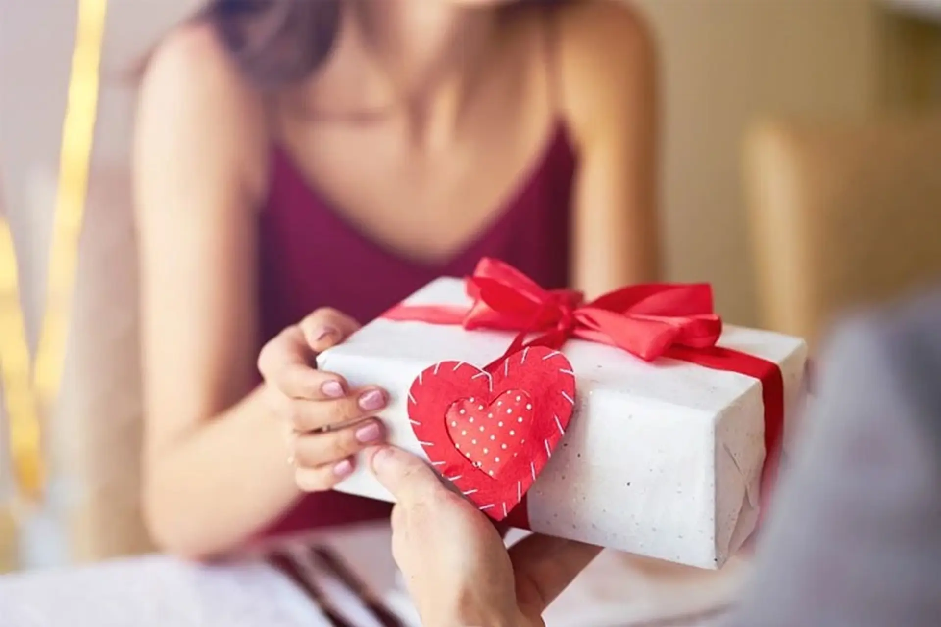 Ngày Valentine 2024 tặng gì cho bạn gái? Đây là 7 gợi ý xuất sắc nhất cho bạn lấy lòng nàng trong ngày lễ tình nhân