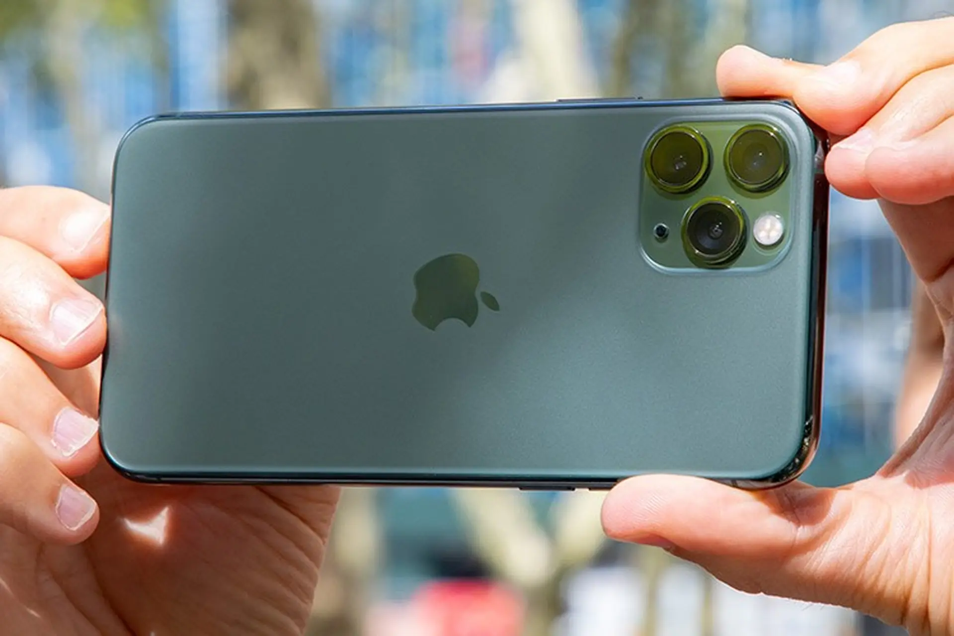 Màn hình iPhone 11 Pro Max bao nhiêu inch? Chiếc máy này có còn đáng mua ở thời điểm hiện tại?