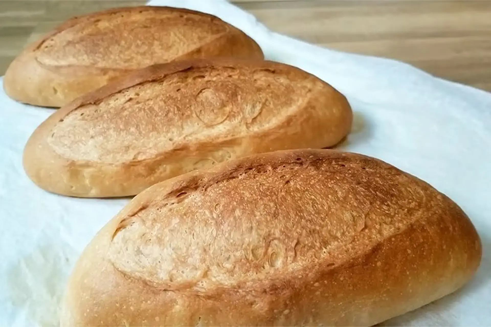 Bật mí cách làm bánh mì không cần bột nở vàng giòn, ruột mềm thơm ngon cực đơn giản