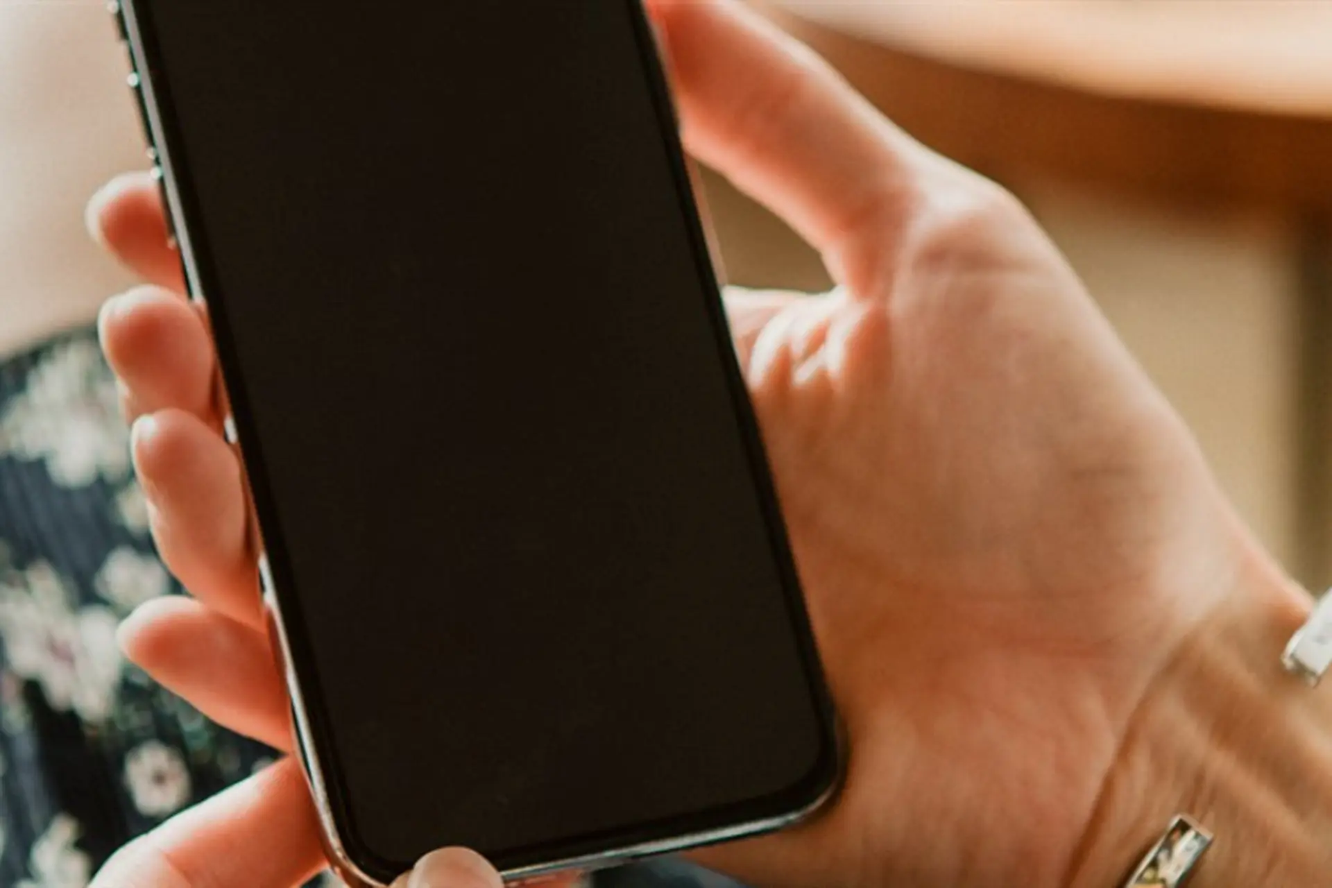 Nguyên nhân iPhone bị đen màn hình mà vẫn có tiếng và cách khắc phục tương ứng cứu nguy iPhone của bạn