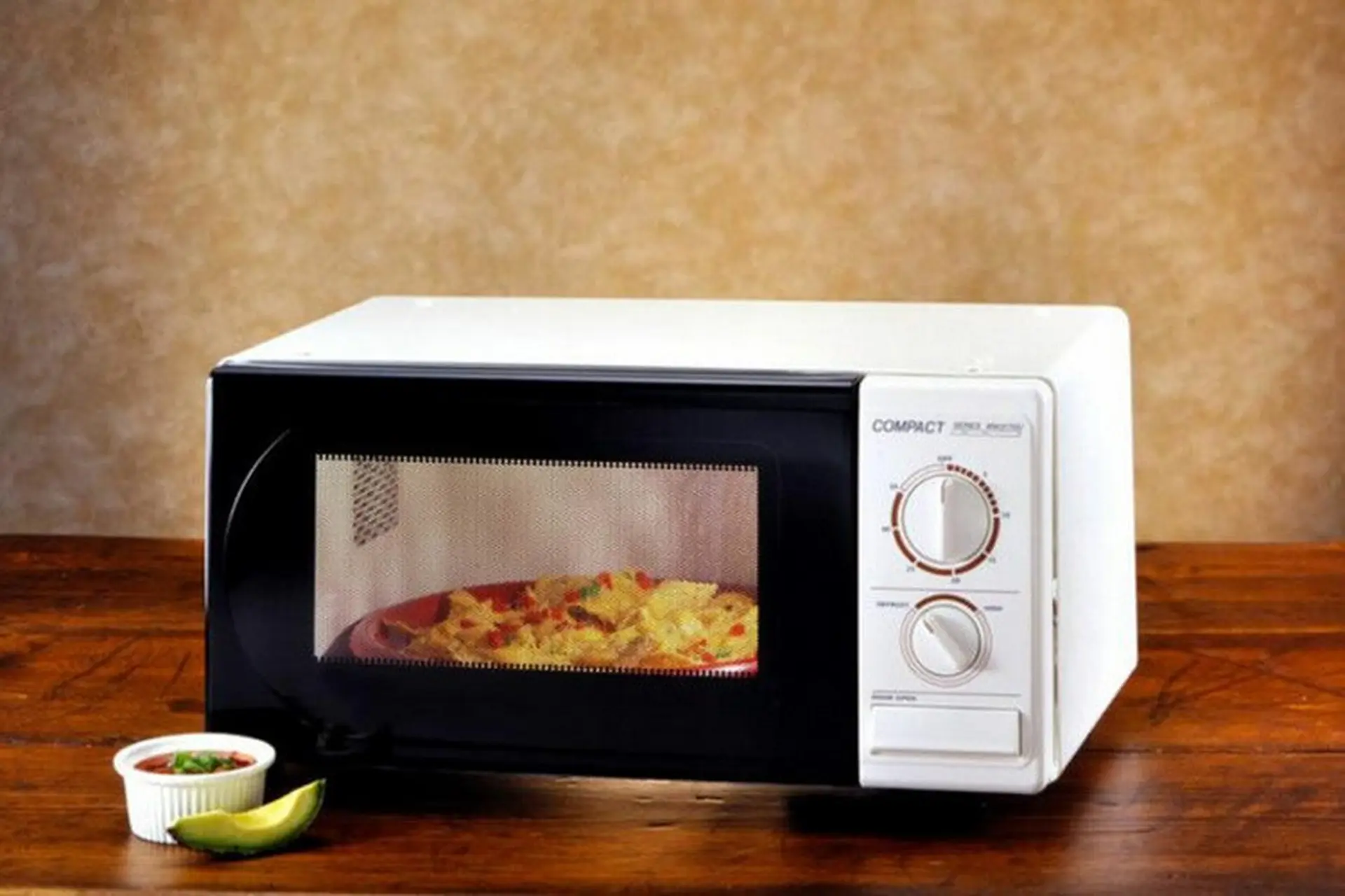 Nên làm gì khi lò vi sóng không sáng đèn? 4 nội dung bạn cần kiểm tra trước khi đem lò đi sửa chữa