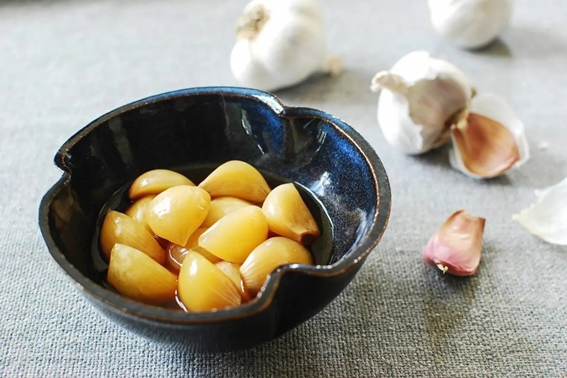 Bật mí cách làm tỏi ngâm nước tương ngay tại nhà giúp hỗ trợ sức khỏe cực tốt