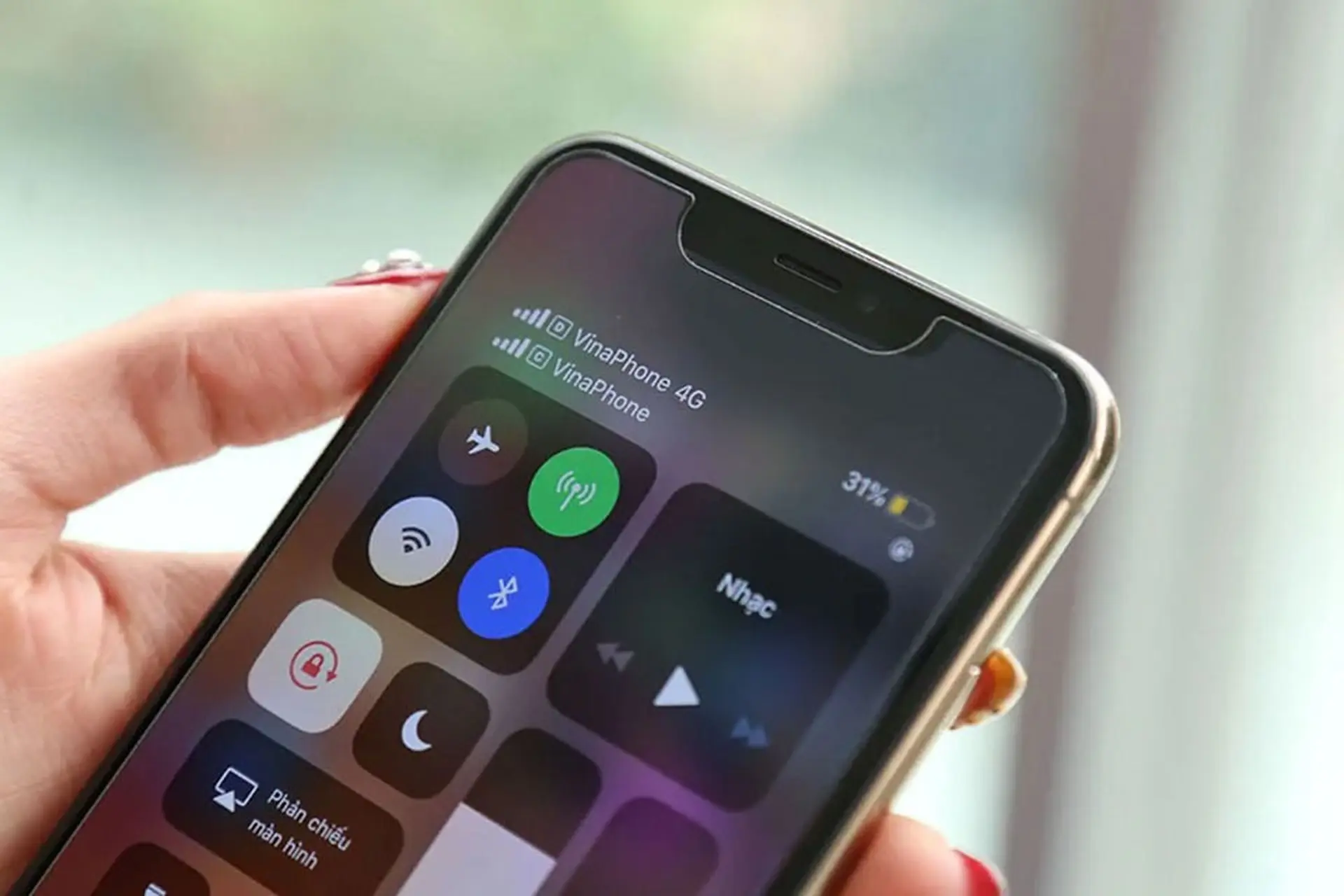 ​​​​​​​iPhone 12 Pro Max mấy SIM? Có nên mua để sử dụng trong năm 2024 hay không?