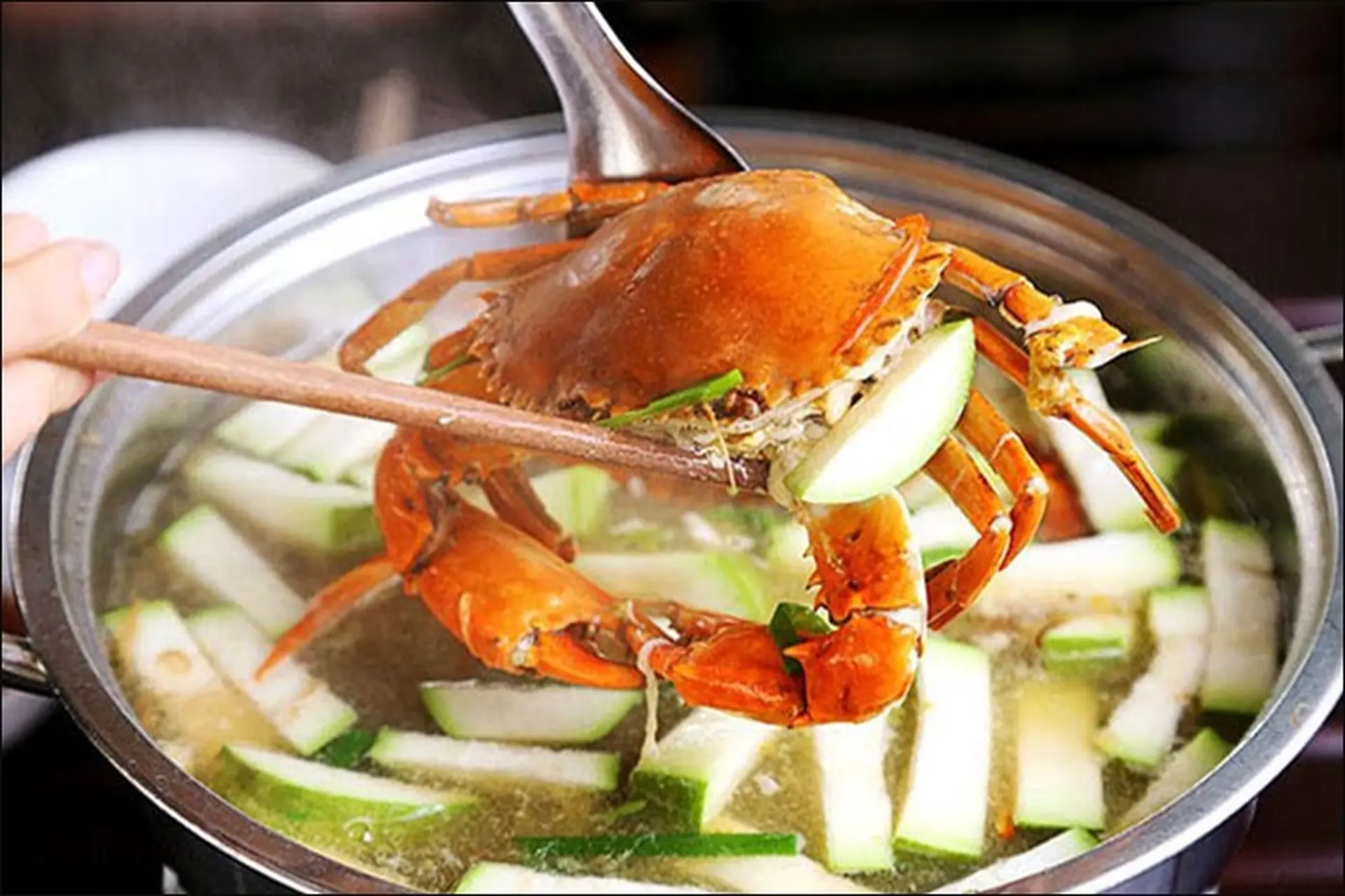 Cách làm món cua nấu bầu ngon miệng, thanh mát, rất phù hợp với ngày hè nắng nóng