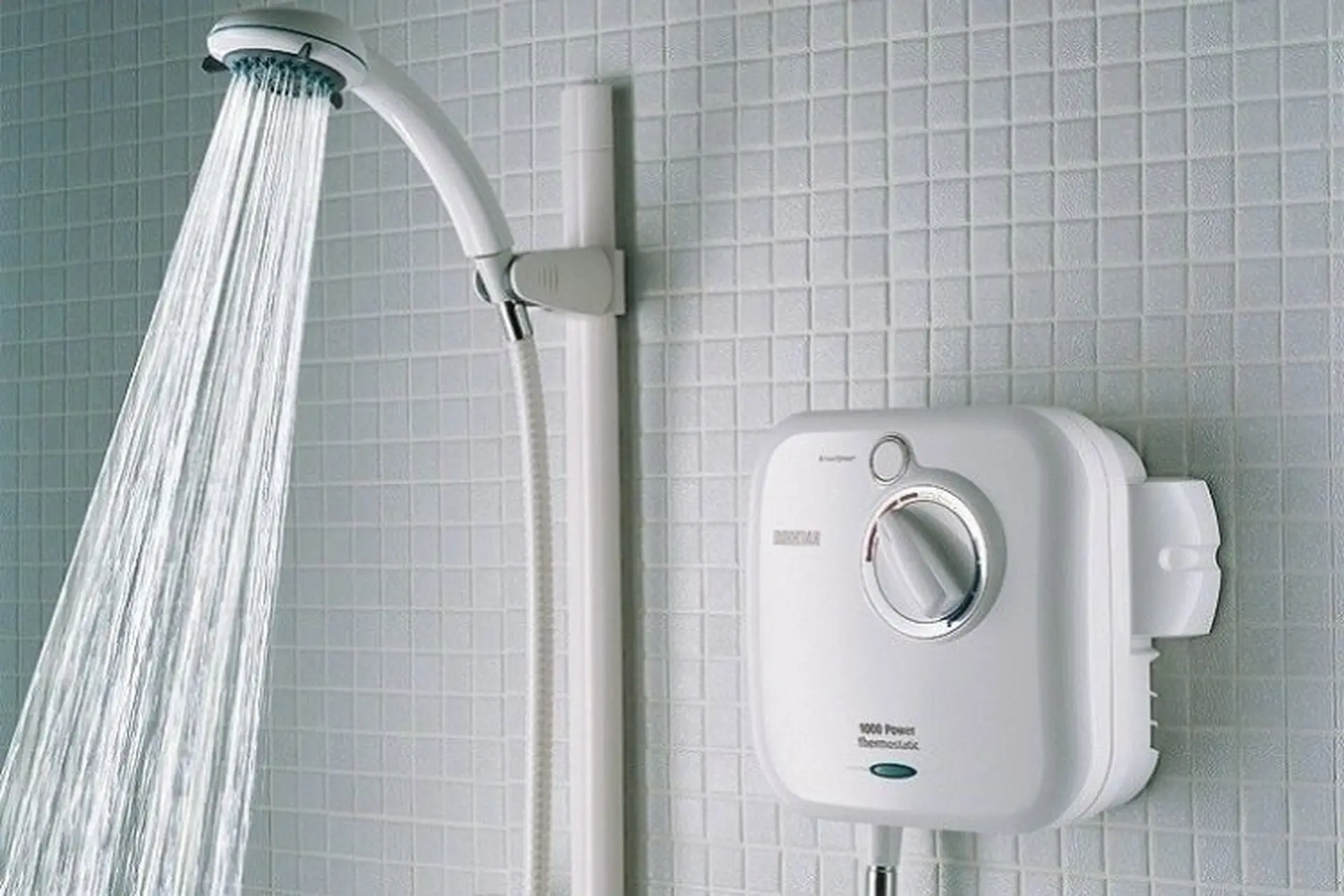 Nên mua máy nước nóng điện hay gas? Ưu và nhược điểm của từng loại máy nước nóng này là gì?