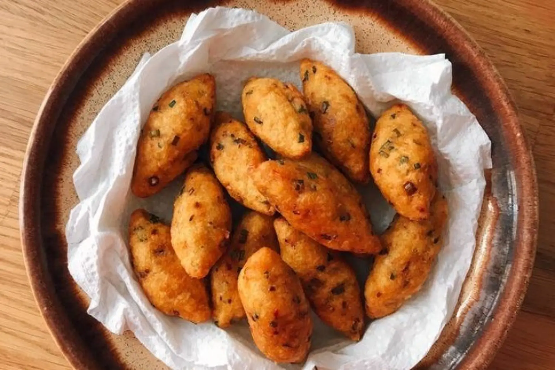 Hướng dẫn 5 cách làm bánh khoai mì chiên tại nhà đơn giản thơm ngon giòn tan