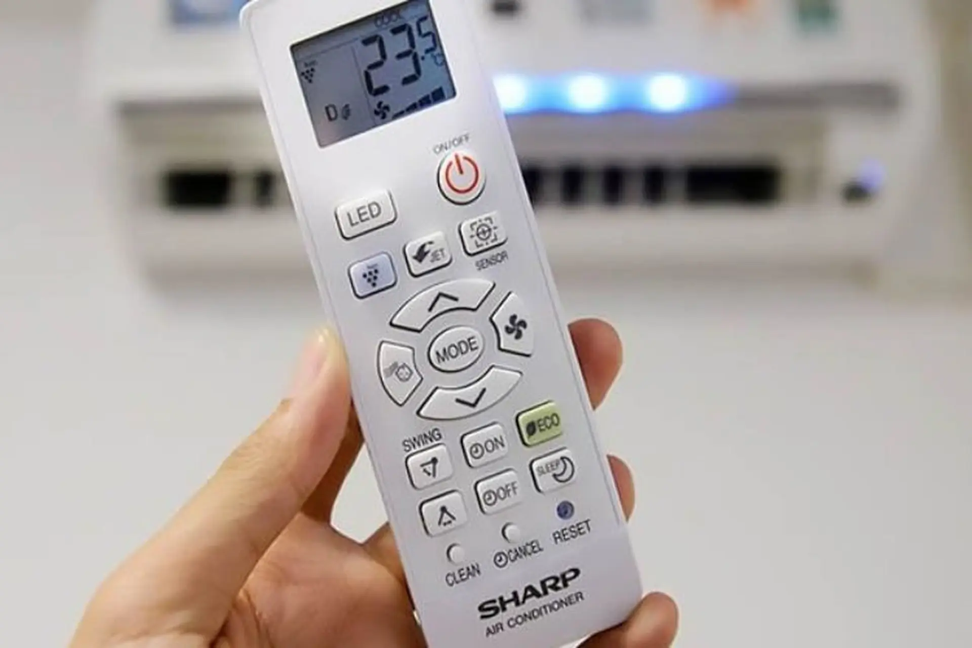 Hướng dẫn cách sử dụng điều khiển điều hòa Sharp đơn giản, chi tiết nhất dành cho bạn