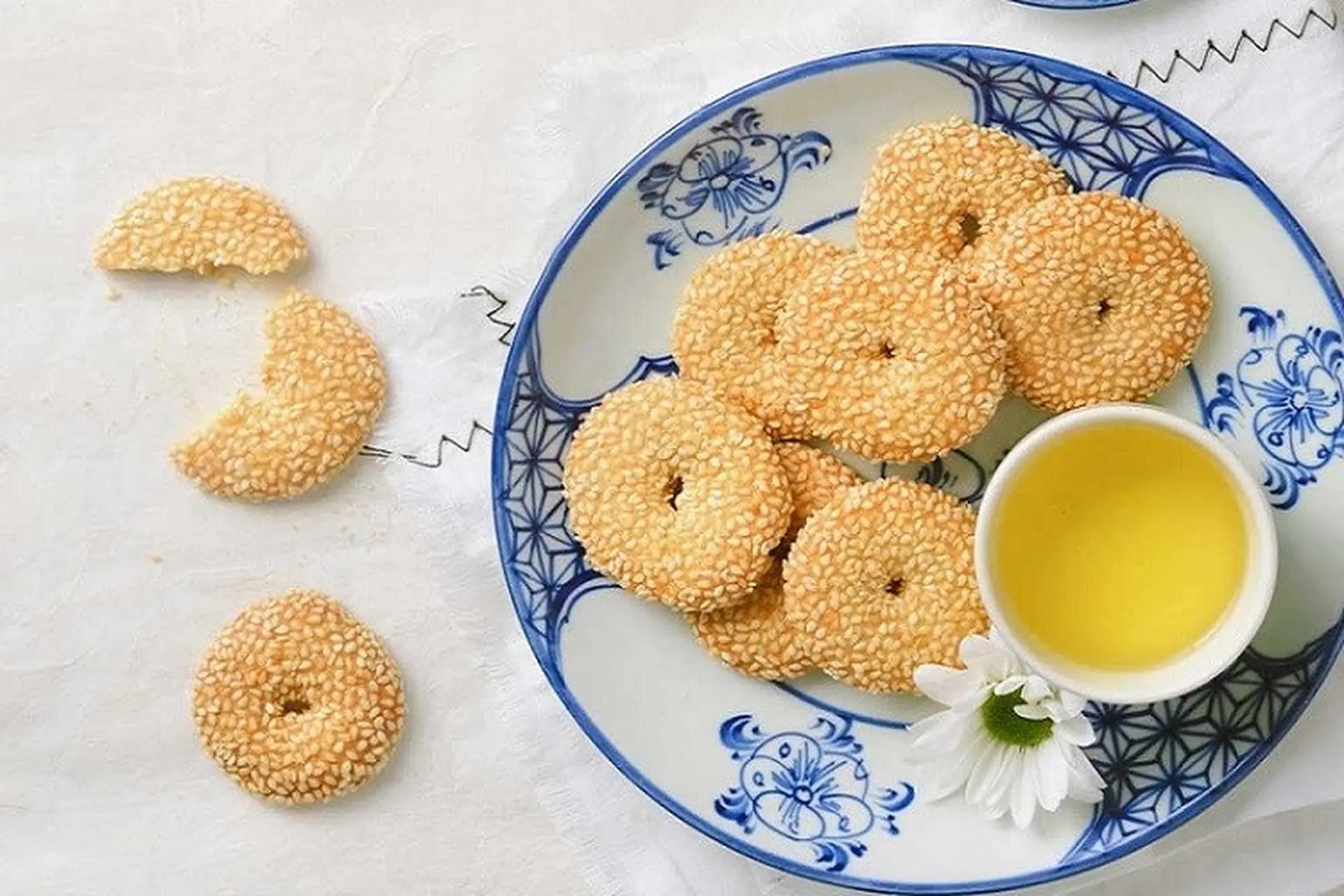 Hướng dẫn cách làm bánh vừng vòng giòn tan, thơm phức “vị tuổi thơ” đơn giản tại nhà