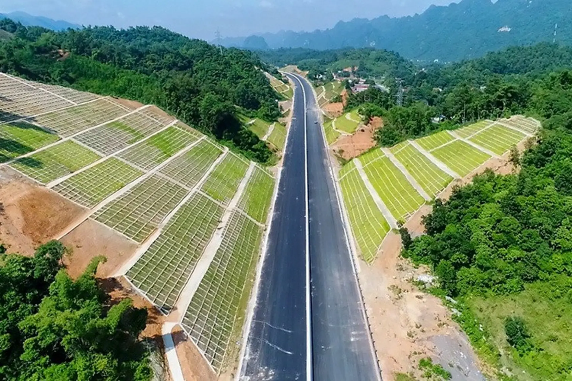 Taluy là gì? Tìm hiểu về taluy trong xây dựng và các công trình dân dụng và giao thông