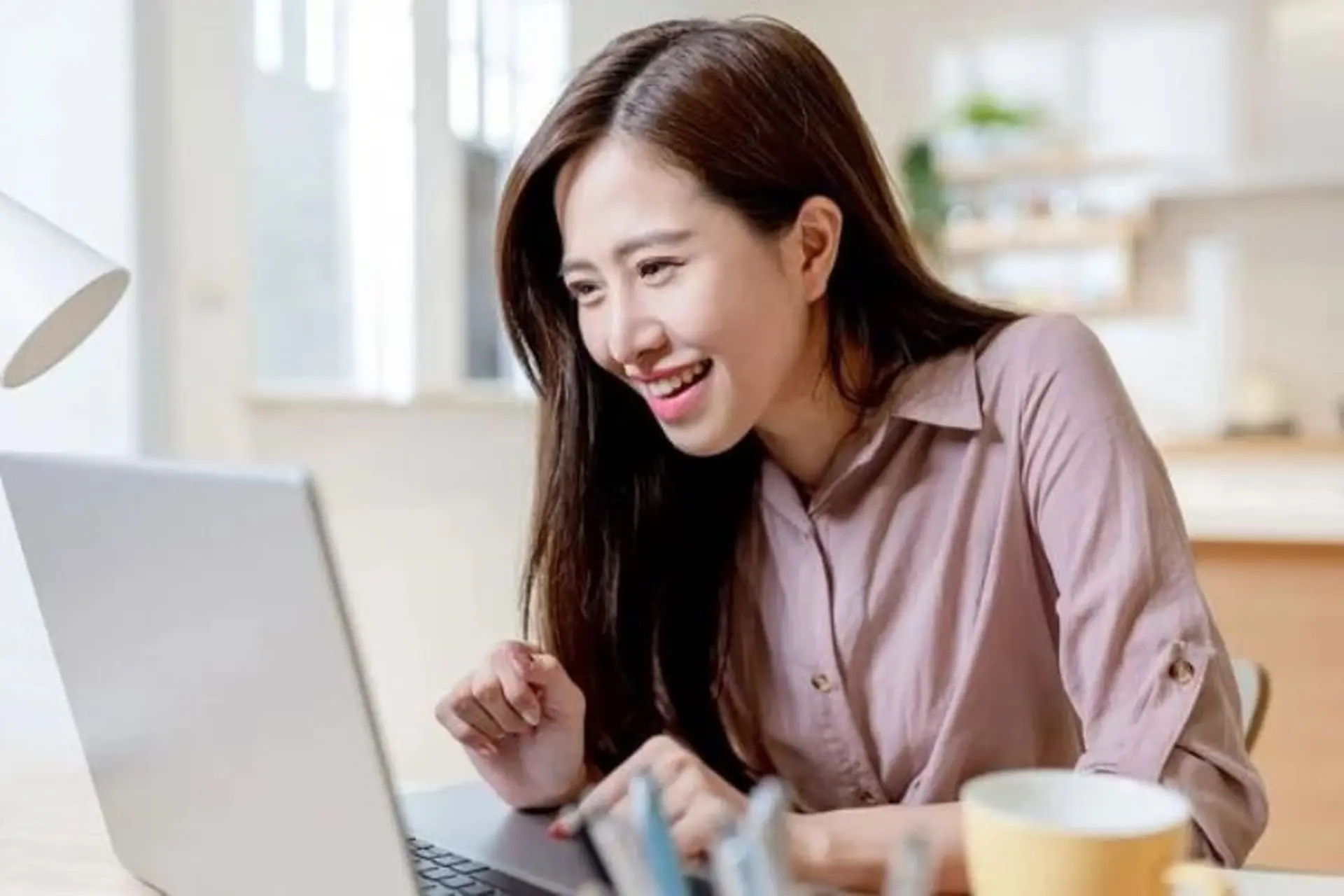 Con gái nên học ngành gì? Những ngành nghề có lương ổn định phù hợp với con gái