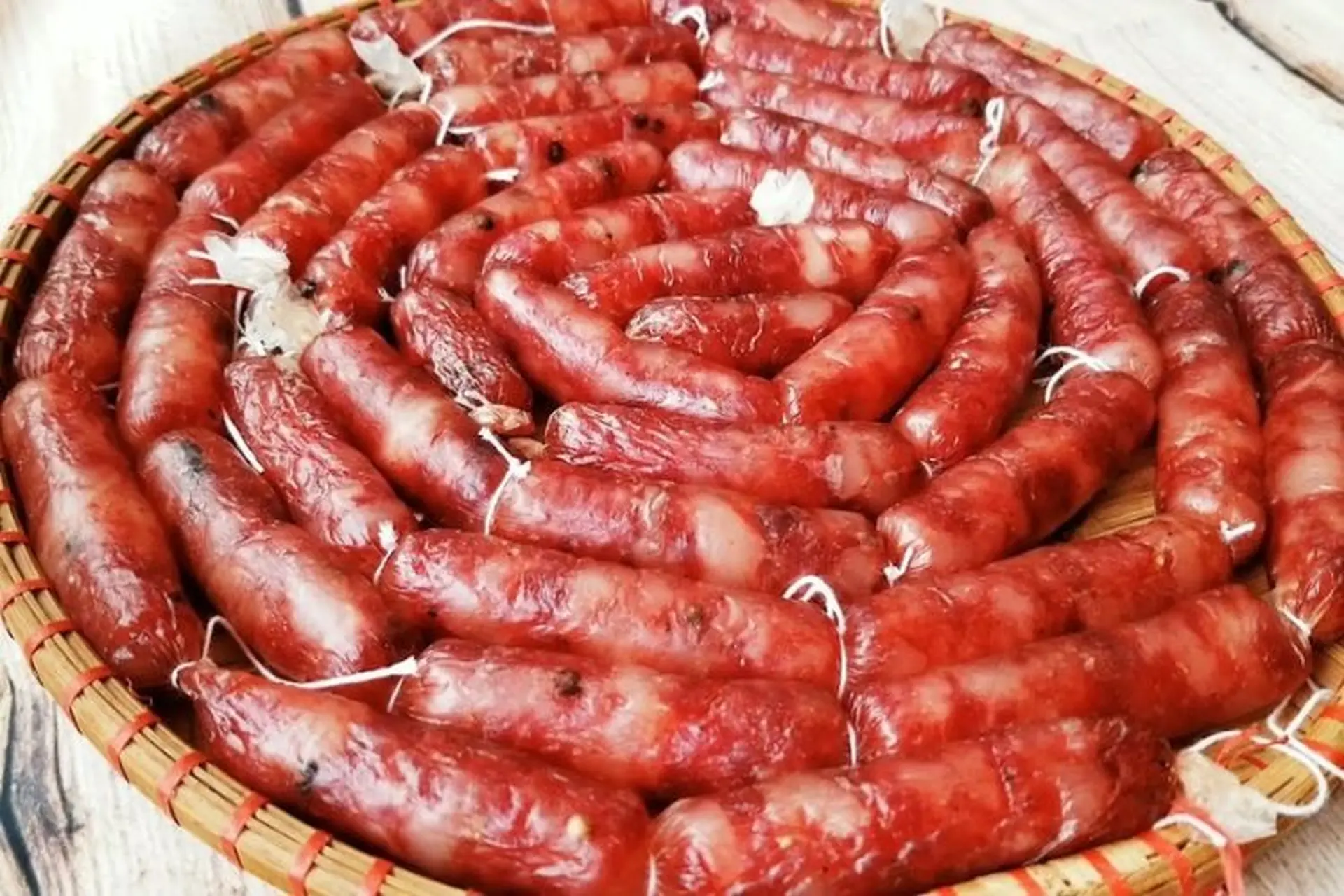 Lạp xưởng làm gì ngon? Mách bạn 10 món ăn “tốn cơm” chế biến từ lạp xưởng cho bữa cơm gia đình