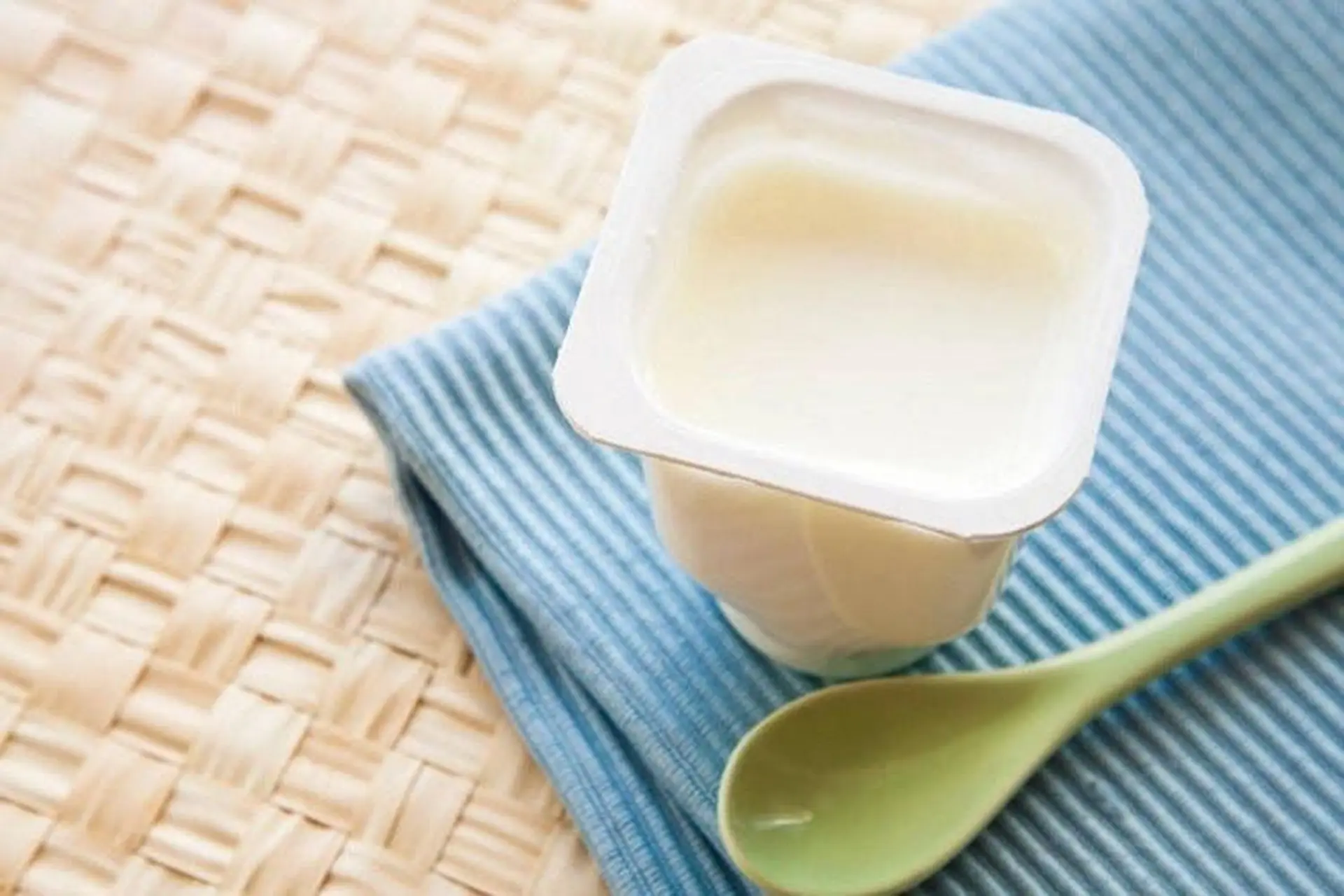 Sữa chua ít đường bao nhiêu calo? Giải đáp tất tần tật về lượng calo có trong sữa chua có đường, sữa chua không đường và loại ít đường