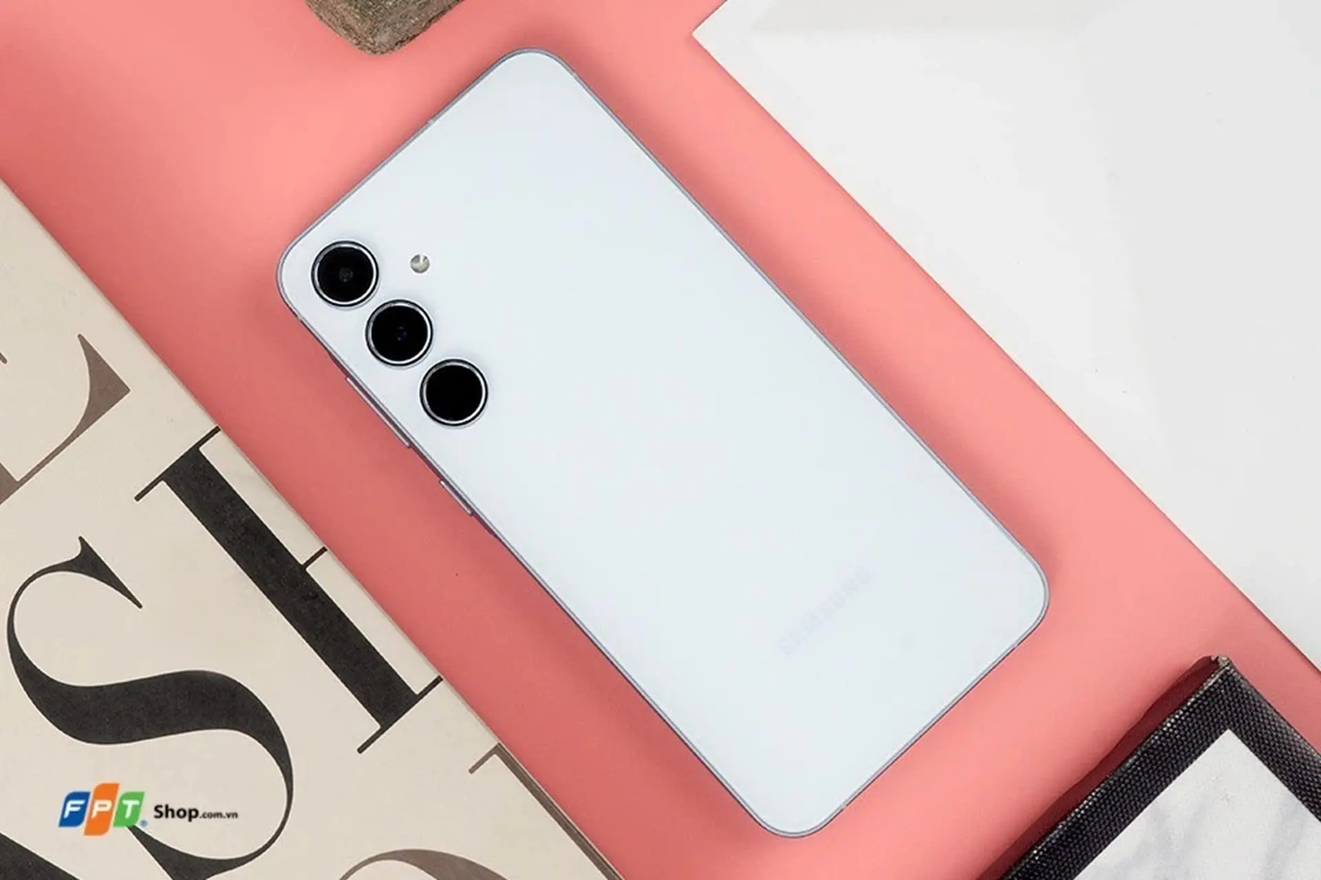 Trên tay Samsung Galaxy A55 5G: Khung kim loại cao cấp, hiệu năng mạnh mẽ, hệ thống 3 camera chất lượng, giá từ 9.99 triệu đồng