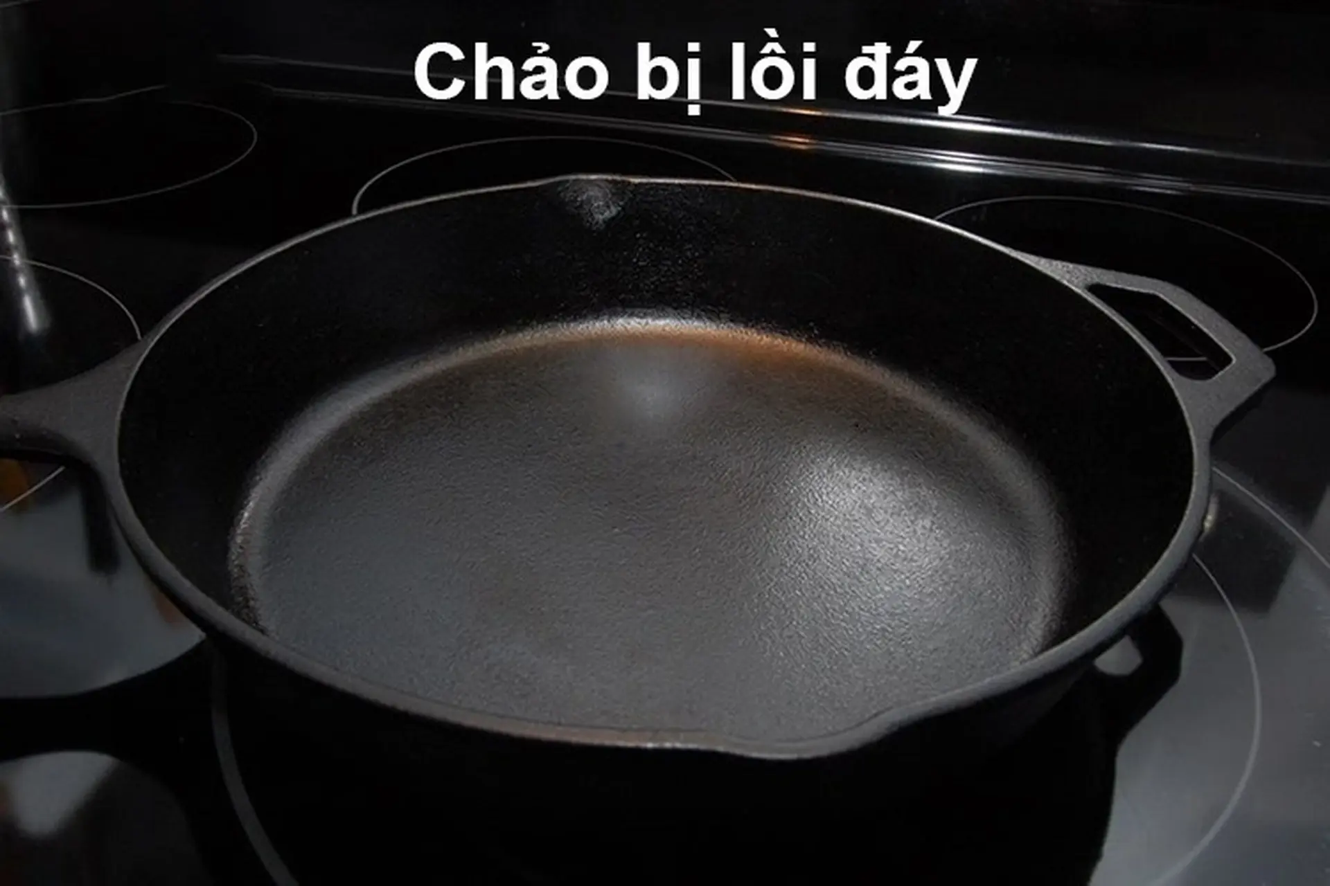 Chảo gang có thể bị lồi đáy không và nguyên nhân cụ thể là gì? Cần lưu ý gì khi dùng chảo gang?