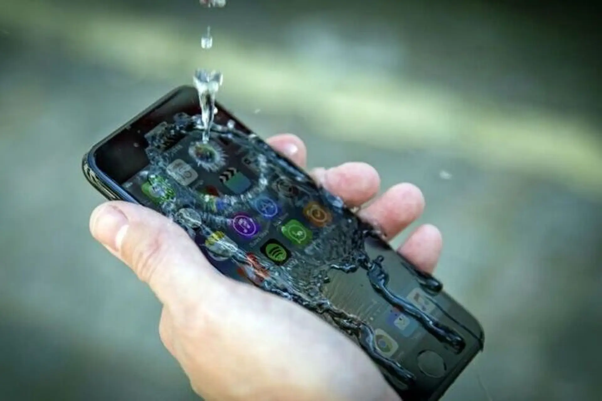 iPhone XS Max có chống nước không? Có nên đầu tư iPhone XS Max ở thời điểm hiện tại?