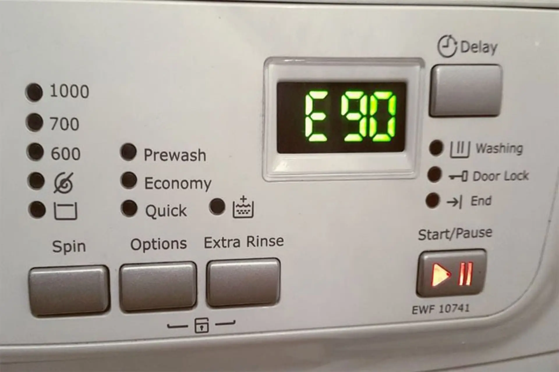 Máy giặt Electrolux báo lỗi E90 là hiện tượng gì? Nguyên nhân phổ biến gây ra sự cố này