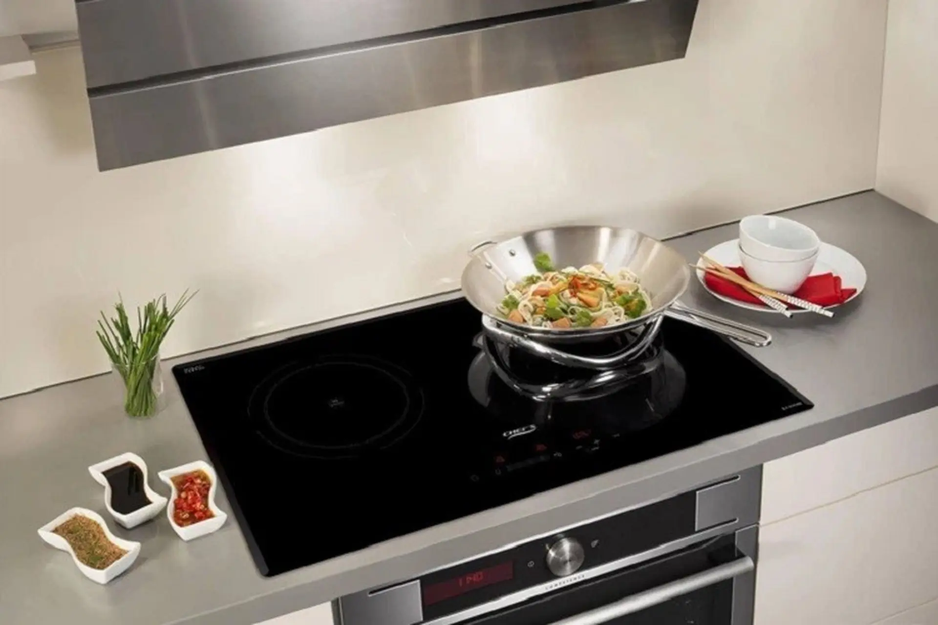 [Giải đáp] Bếp từ âm lắp dương được không? Cách chuyển bếp từ âm thành dương