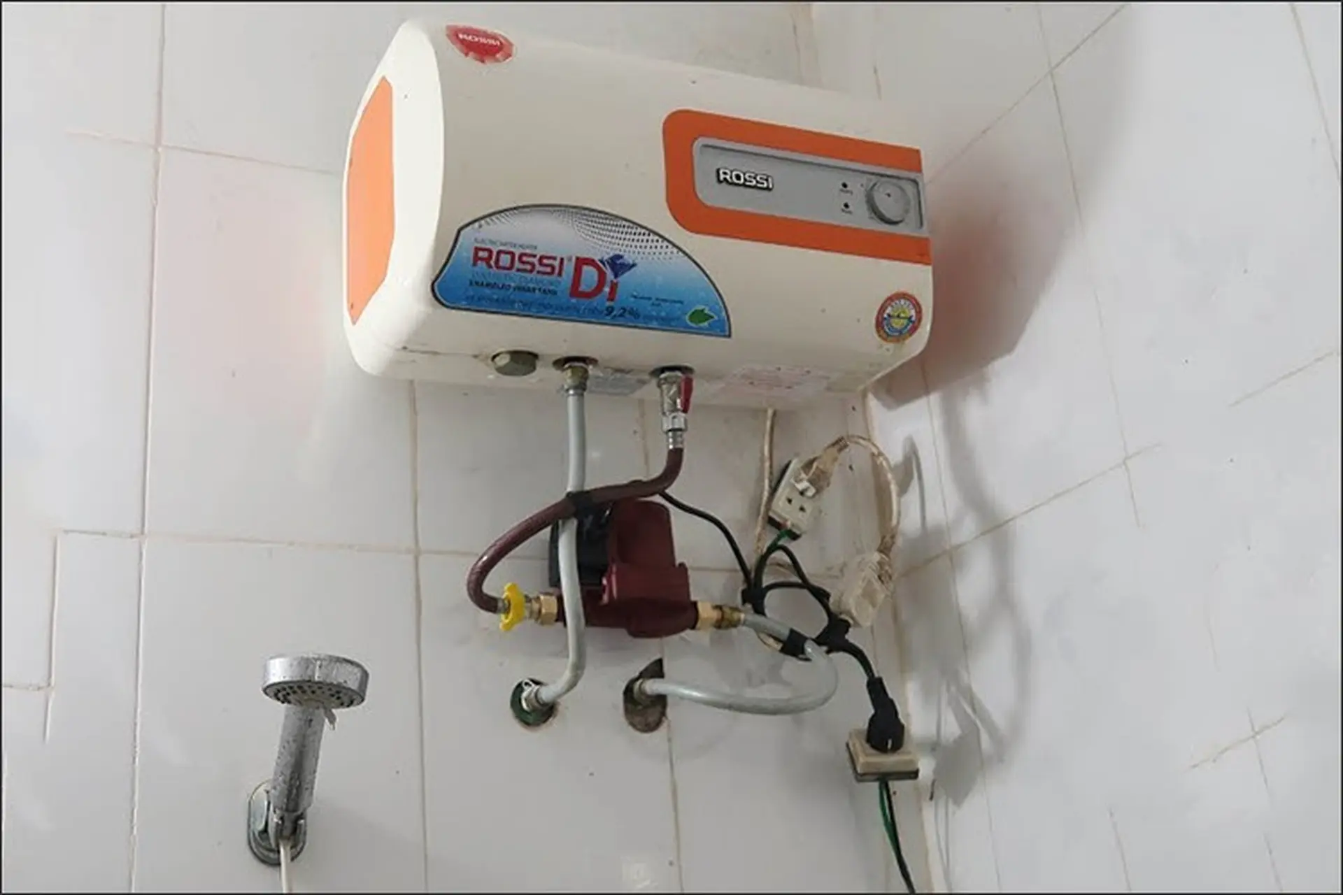 Hướng dẫn cách lắp bơm tăng áp bình nóng lạnh đơn giản, nhanh chóng ngay tại nhà