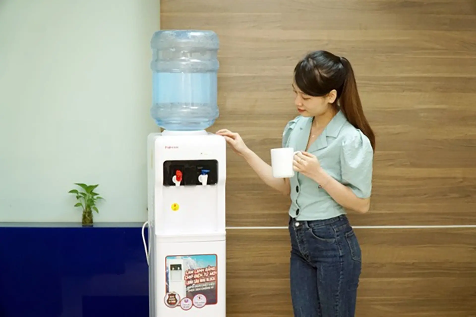 Nên mua cây nước nóng lạnh văn phòng nào năm 2024? Khám phá top 5 sản phẩm công suất cao