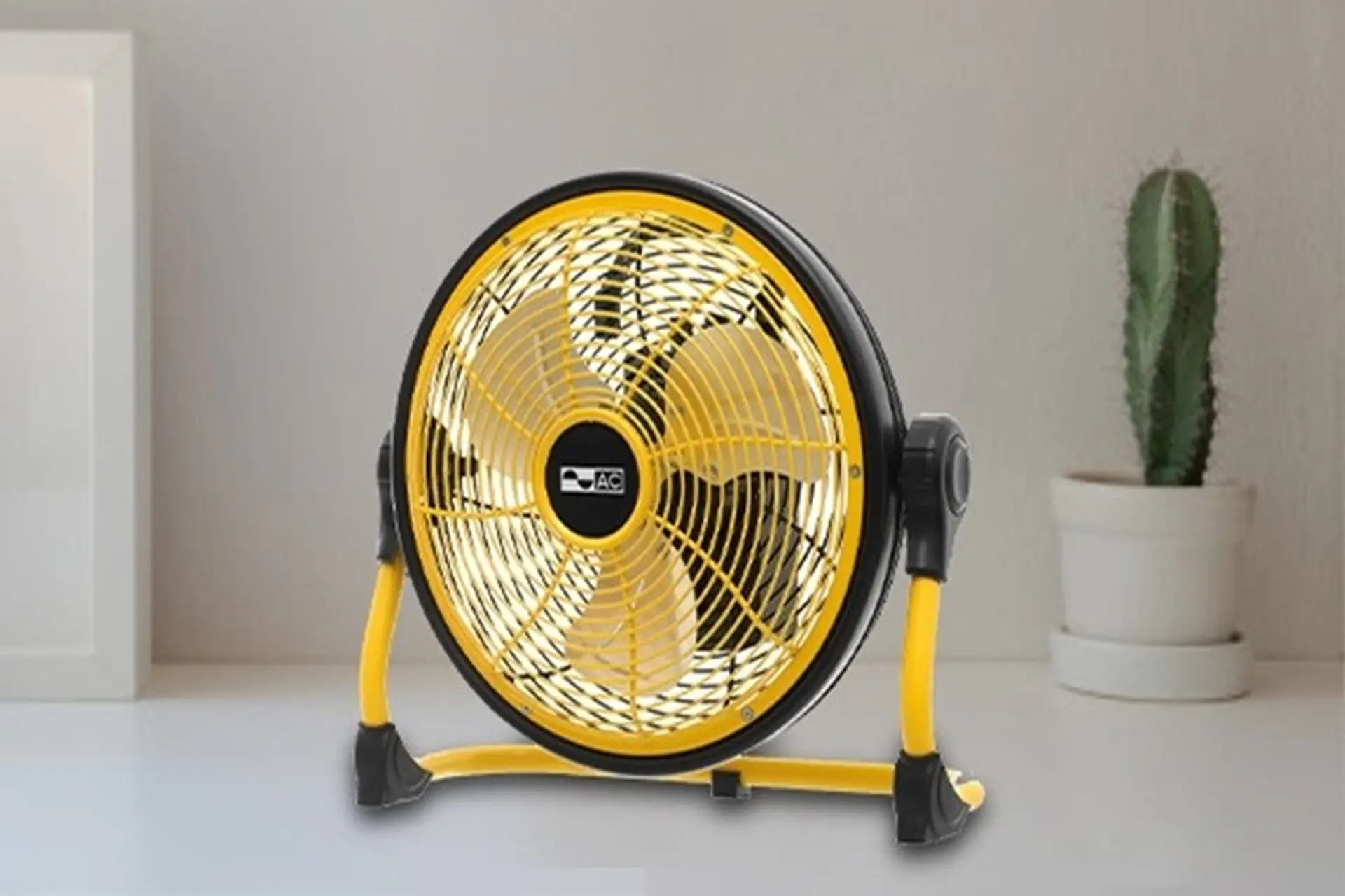 Nên mua quạt tích điện hay quạt năng lượng mặt trời, lựa chọn loại nào tốt hơn?