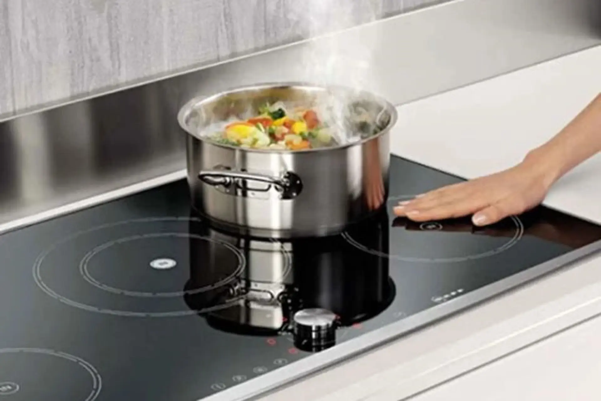 Tìm hiểu nguyên nhân bếp từ hay bị lỗi cùng cách khắc phục hiệu quả tại nhà