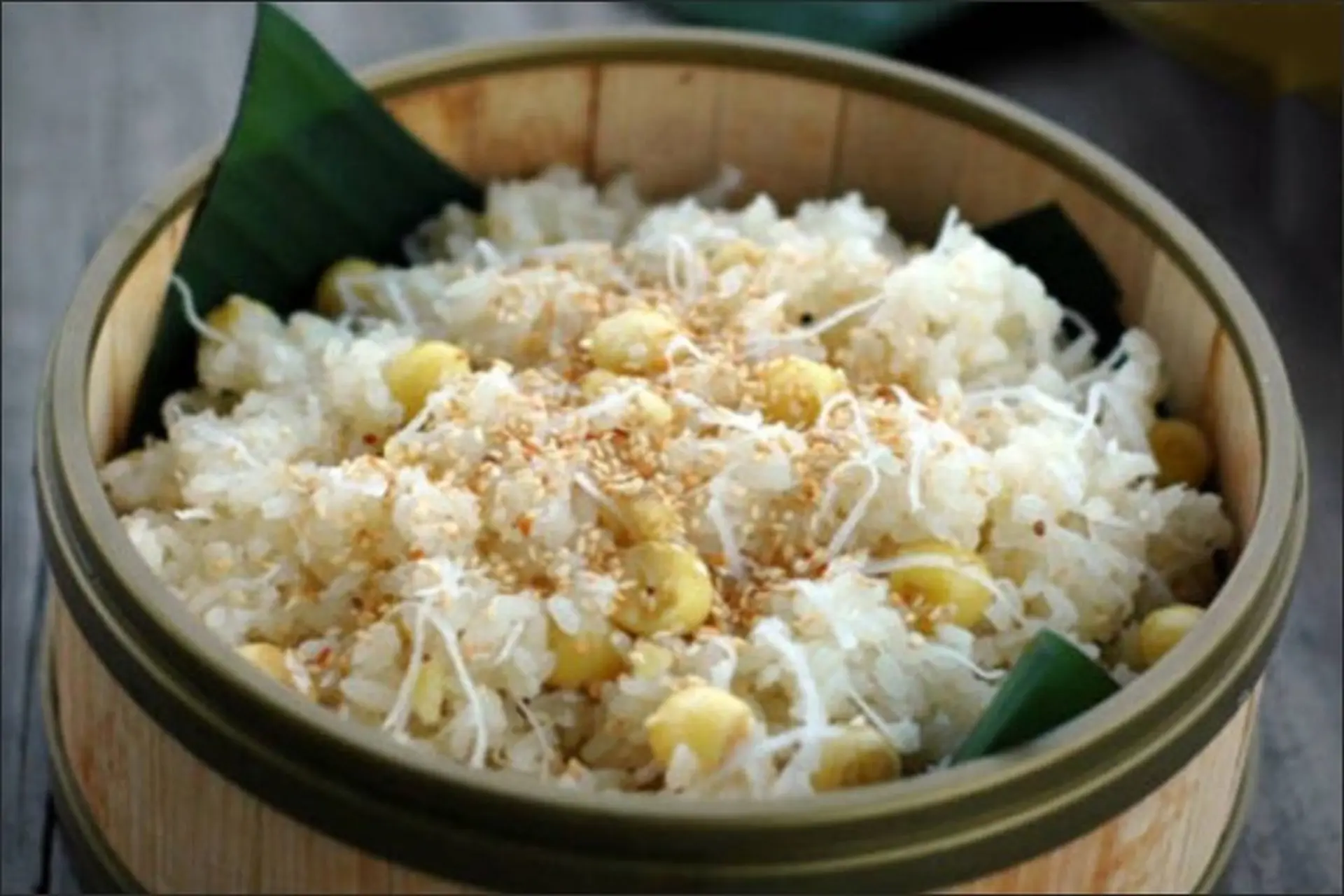 Hướng dẫn cách nấu xôi hạt sen bằng nồi cơm điện đơn giản, thơm ngon đúng điệu