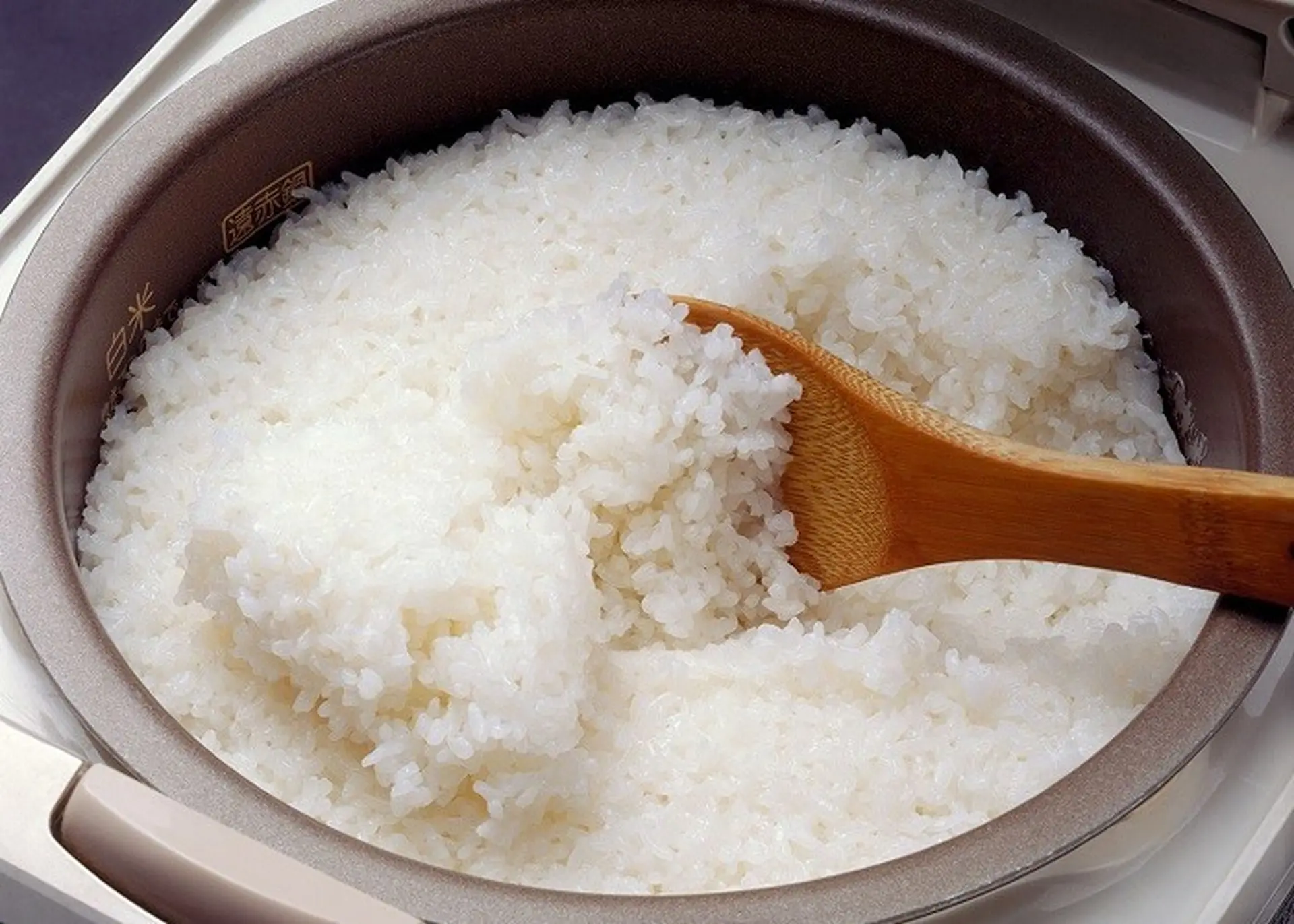 M&aacute;ch bạn c&aacute;ch nấu cơm tấm bằng nồi cơm điện thơm mềm, tơi xốp