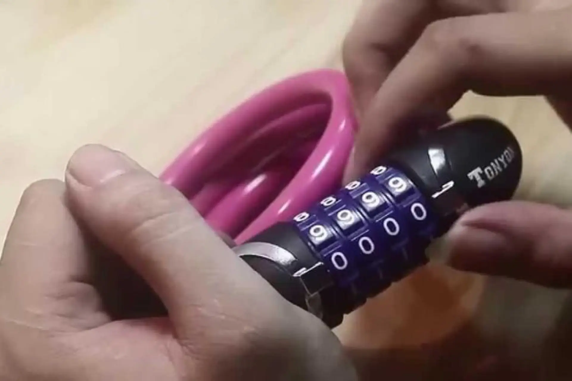 Hướng dẫn cách mở ổ khoá số hiệu quả trong trường hợp bị kẹt và quên mật khẩu