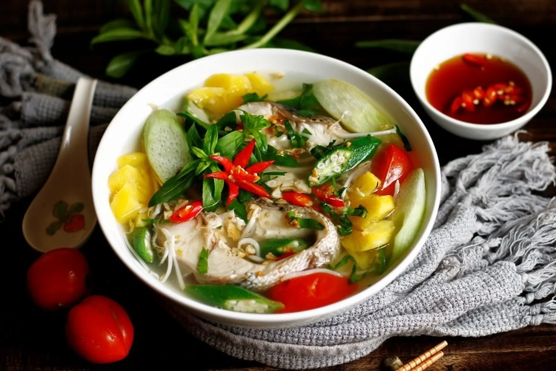 Bí quyết cách nấu canh chua cá lóc thơm ngon đậm đà chuẩn vị miền Tây 
