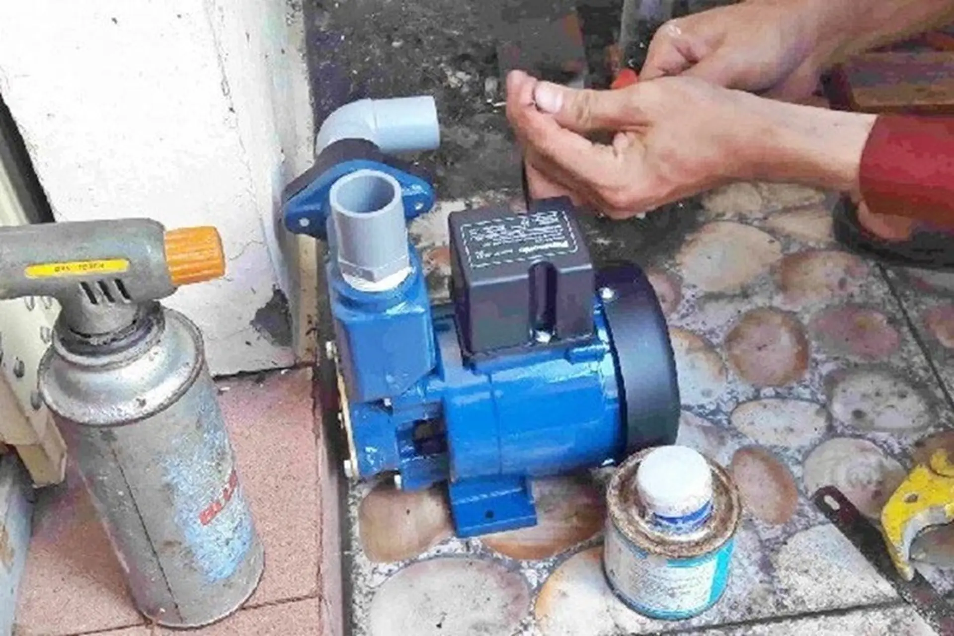 Dấu hiệu máy bơm nước bị quá tải là gì? Cách khắc phục cụ thể