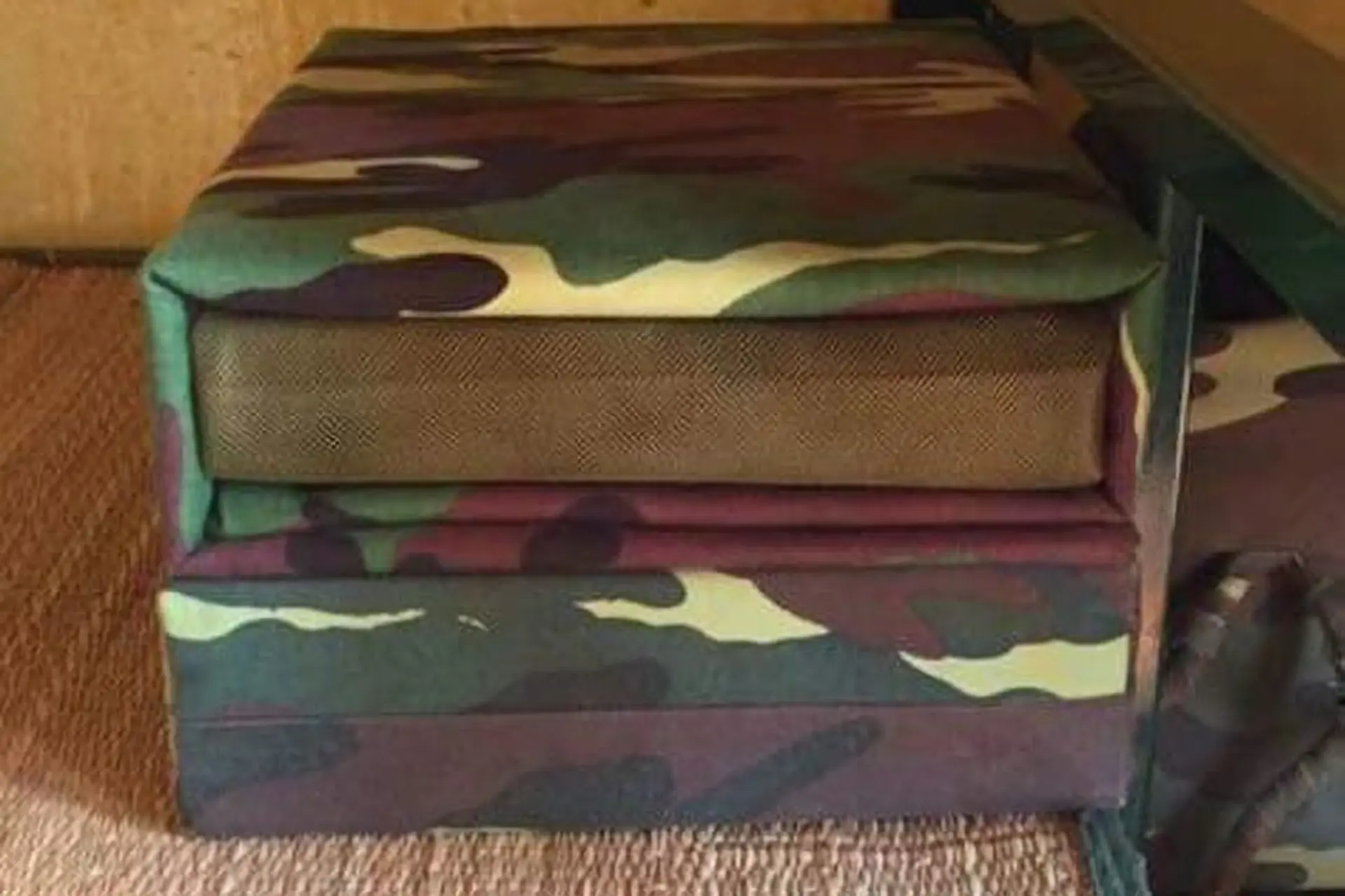 Hướng dẫn cách gấp chăn quân đội đúng chuẩn, thao tác đơn giản và nhanh chóng tạo nếp vuông vắn, đẹp mắt