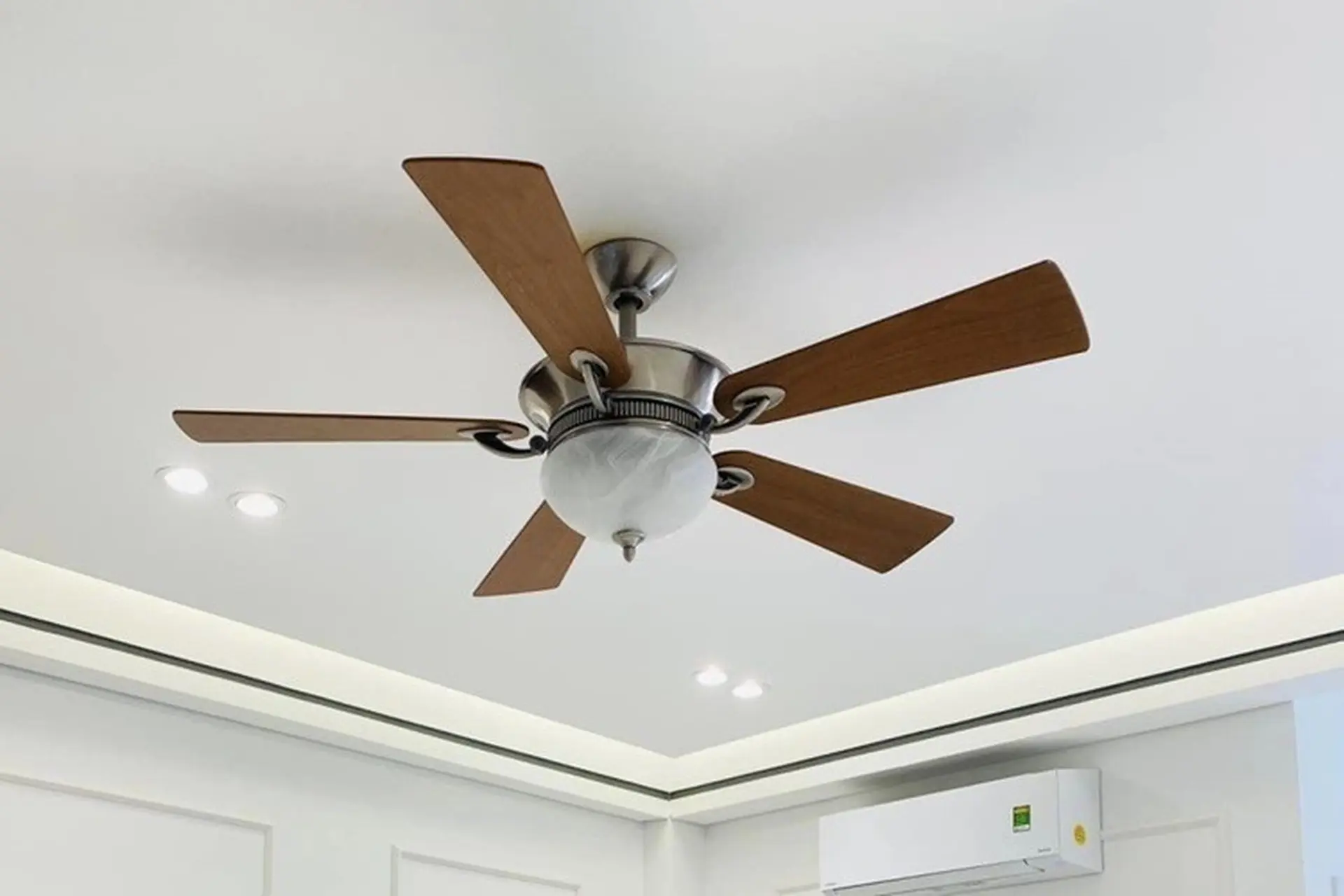 Quạt trần bị lắc khi hoạt động có nguyên nhân do đâu? Cách xử lý