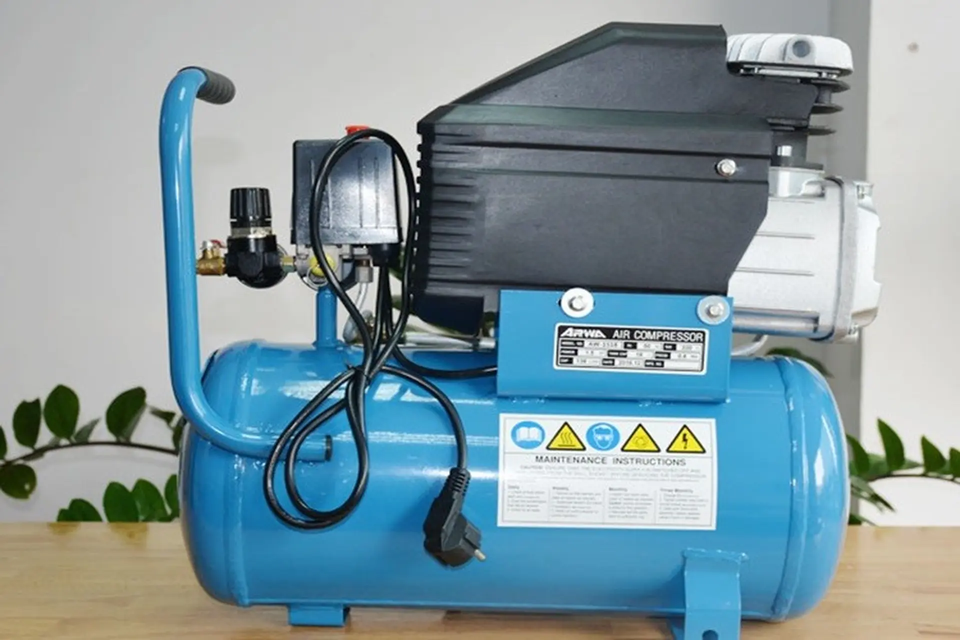 Máy nén khí bị nóng có nguyên nhân do đâu và cách khắc phục cụ thể như thế nào?