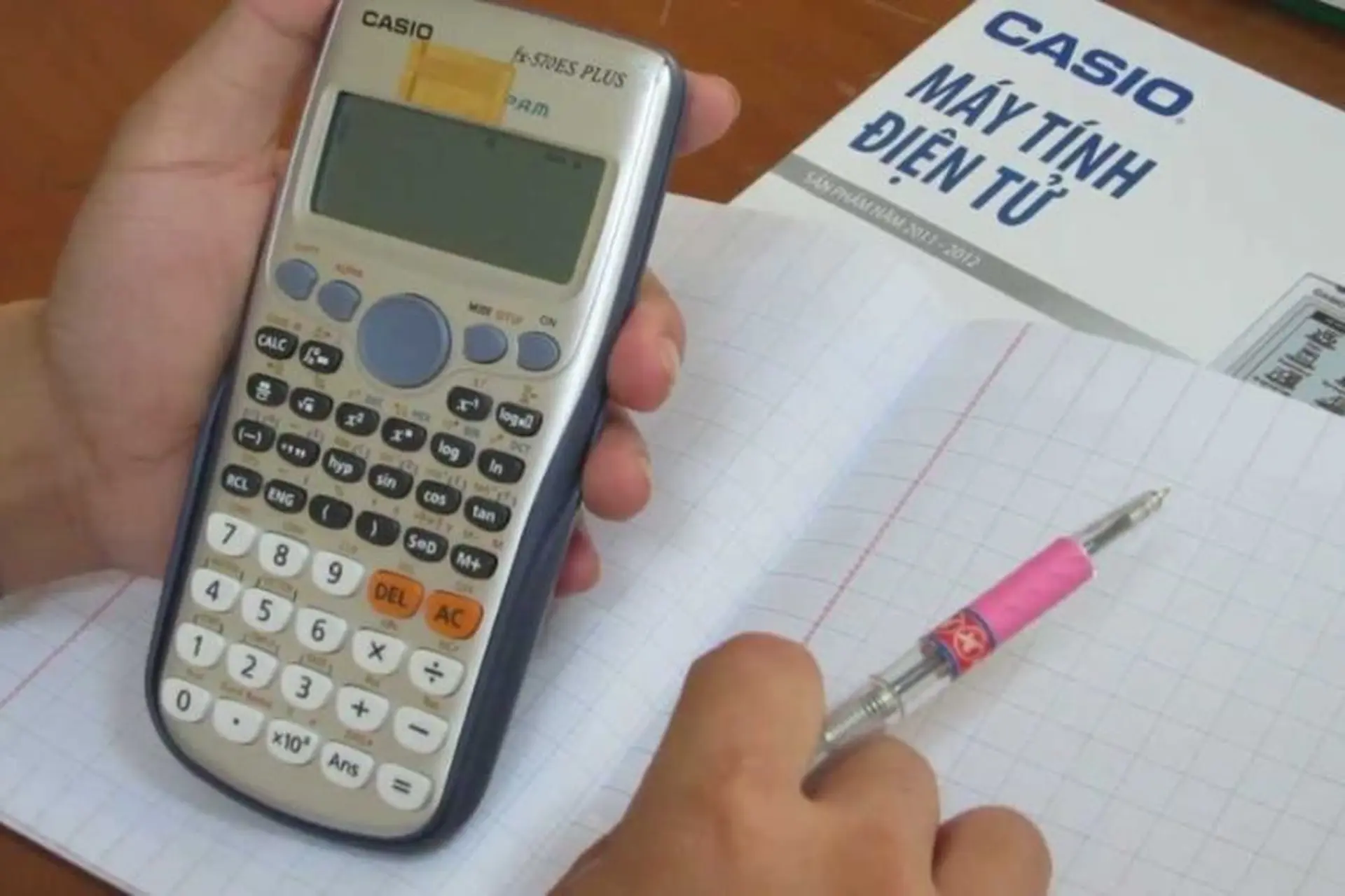 Mách bạn cách bấm máy tính xác suất, chỉnh hợp và tổ hợp trên máy tính Casio 570